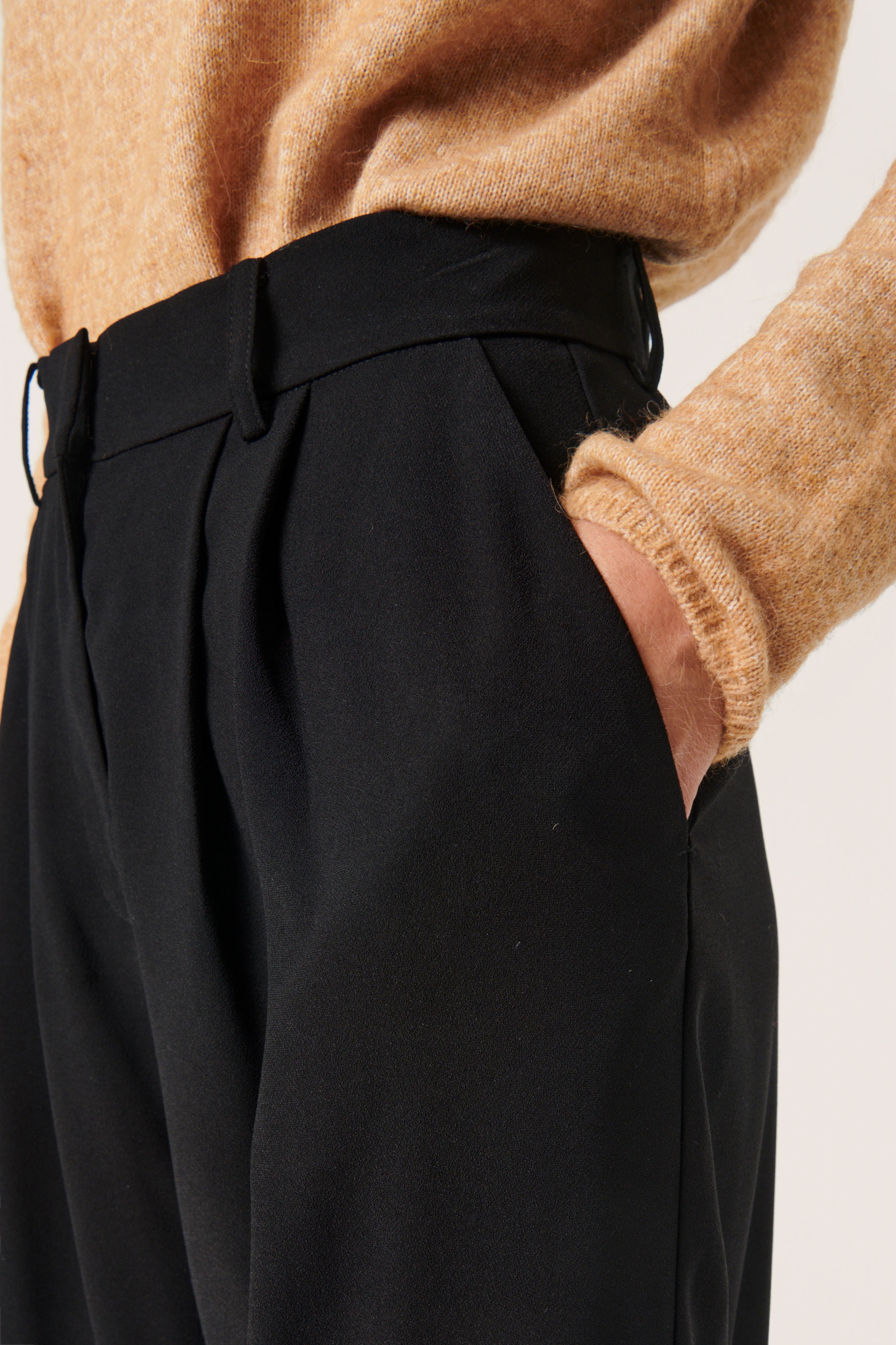 SLShirley Trousers LOOKBOOK DETAIL 30407073-194008