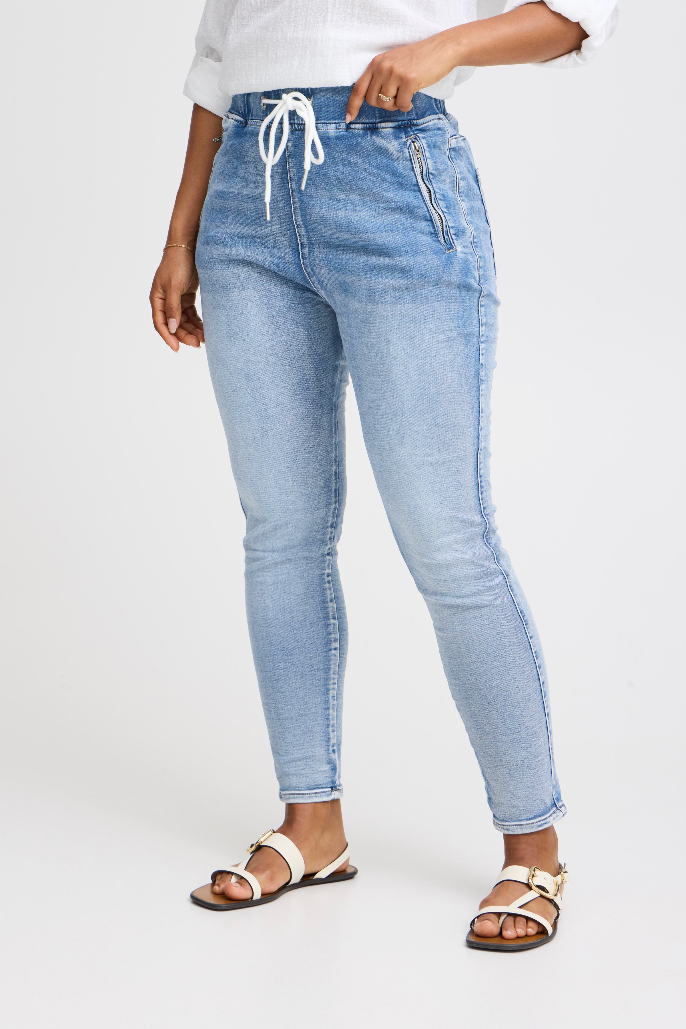 SBKAVITA Bukser LOOKBOOK FRONT 22100535-203403