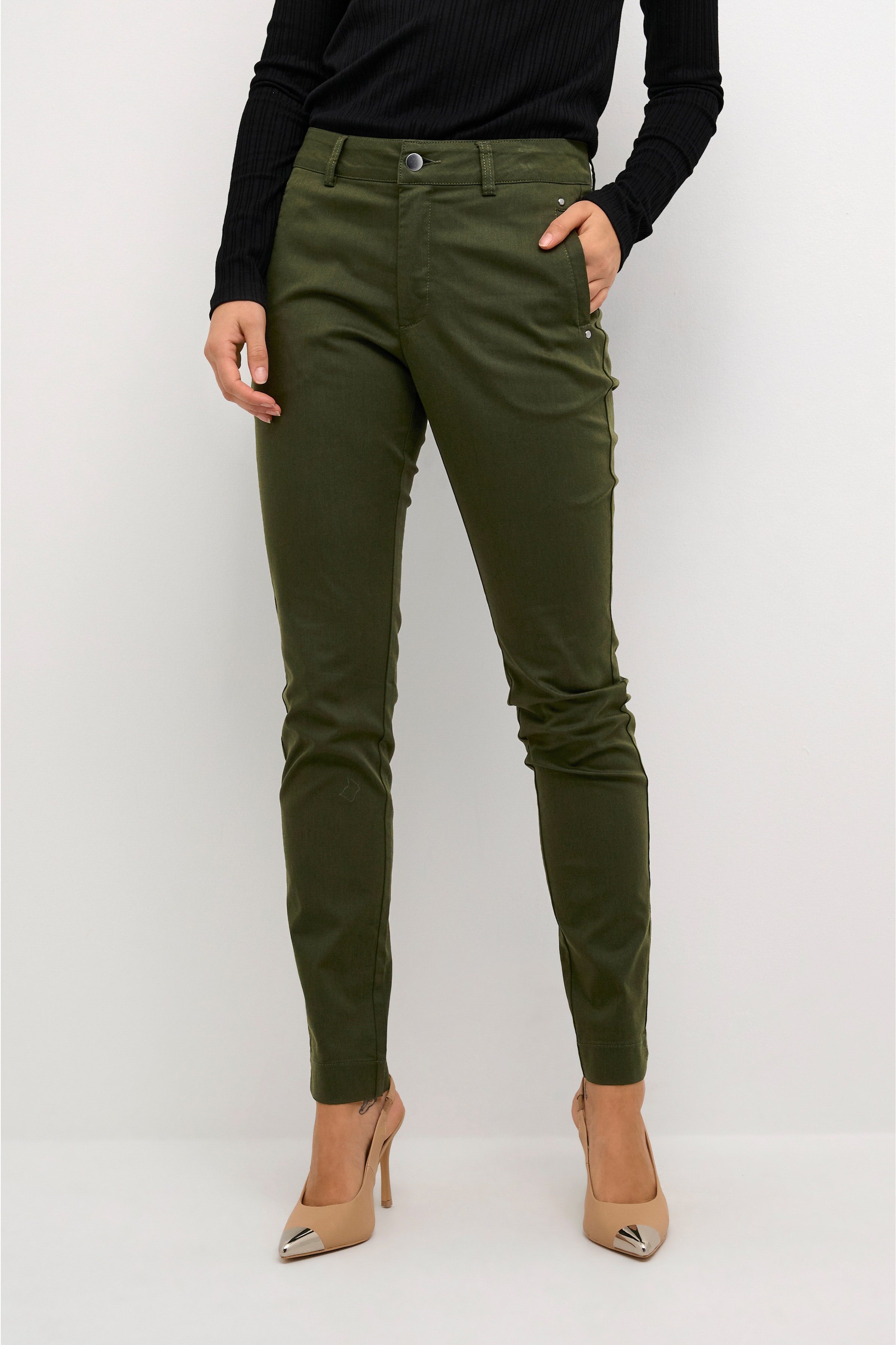 KAlea Bukser LOOKBOOK FRONT 10508120-190414