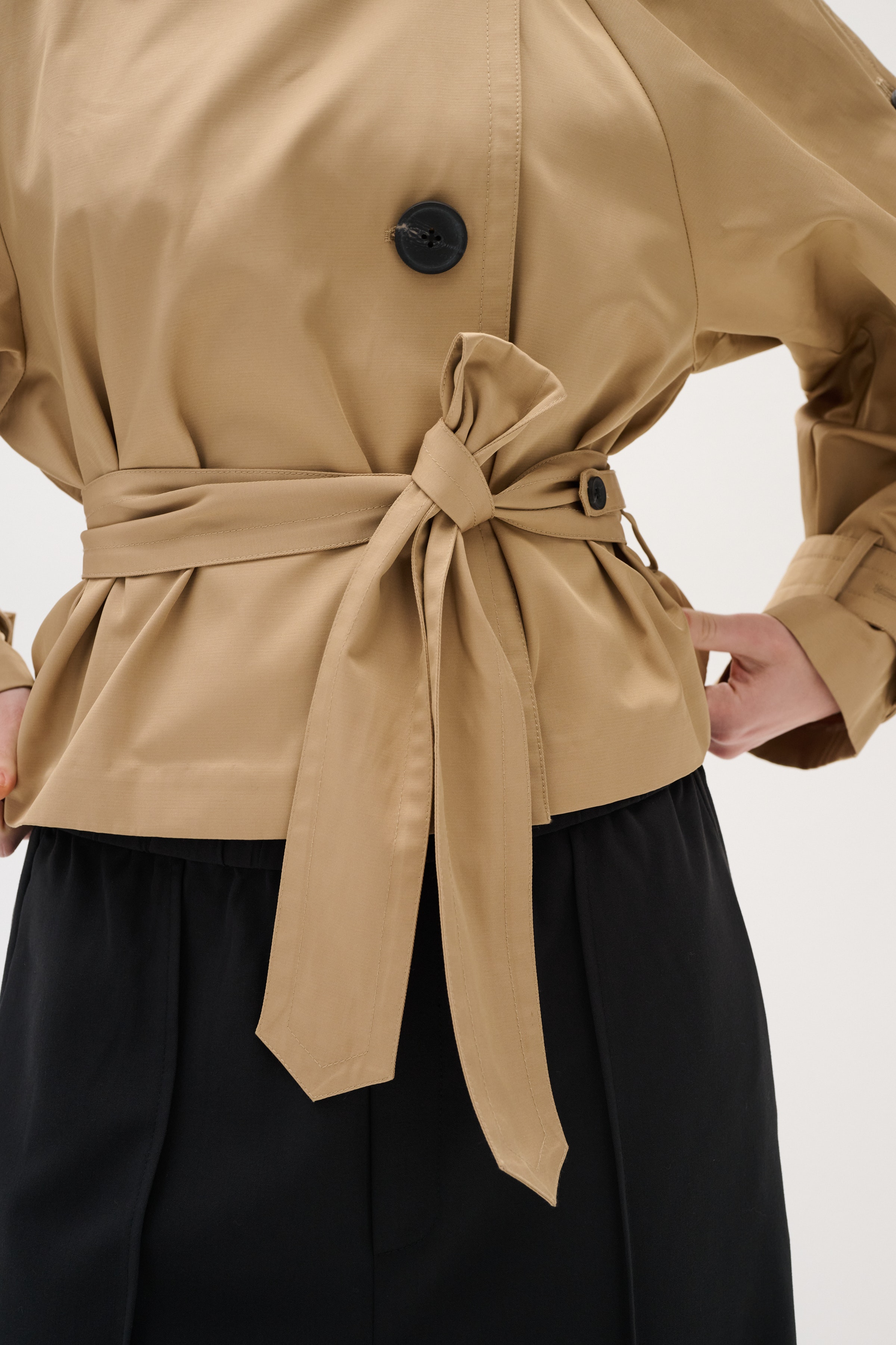 UmayaIW Kort trenchcoat LOOKBOOK DETAIL 30110021-171320