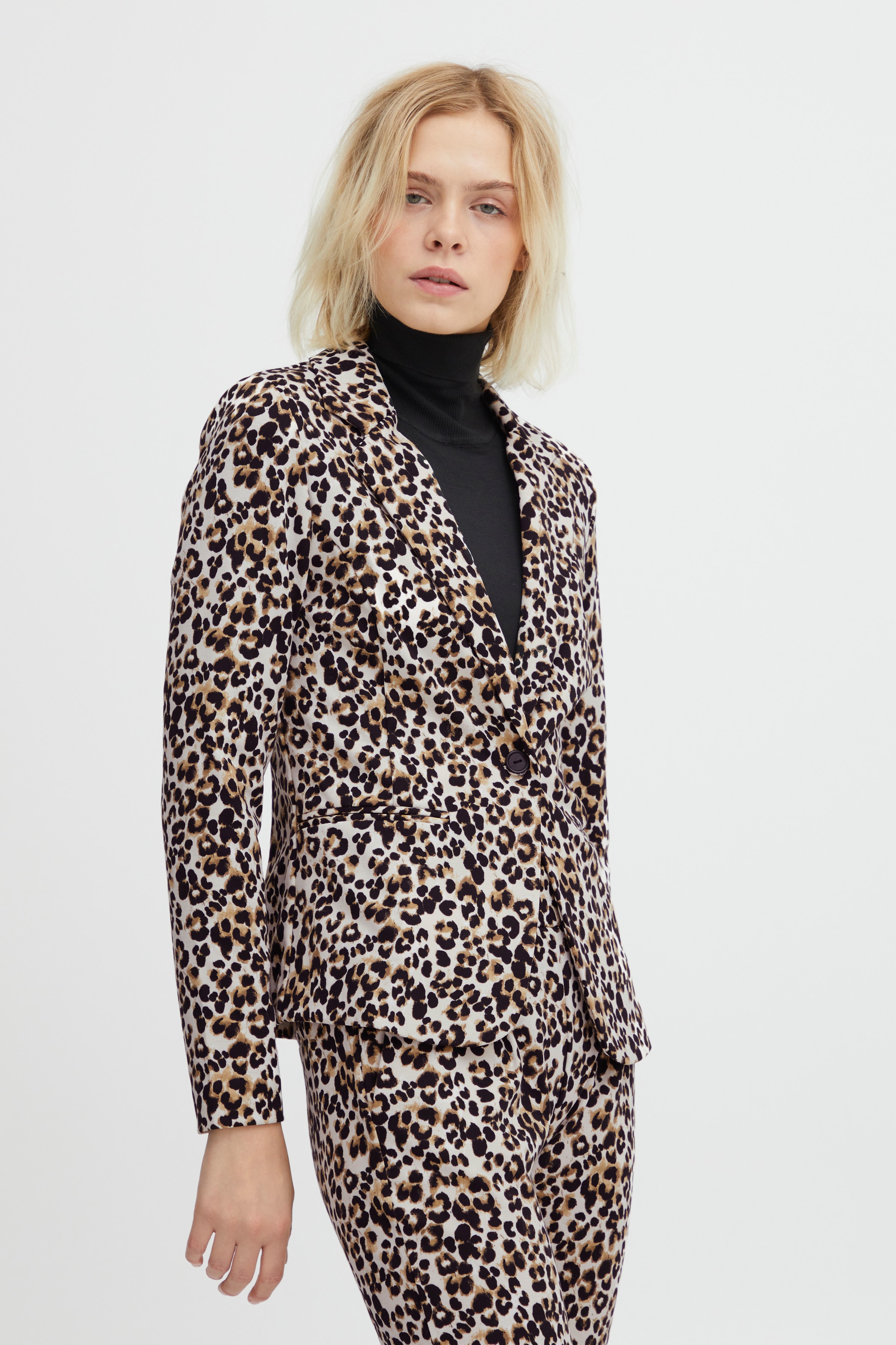IHKATE Blazer LOOKBOOK FRONT 20118148-201751