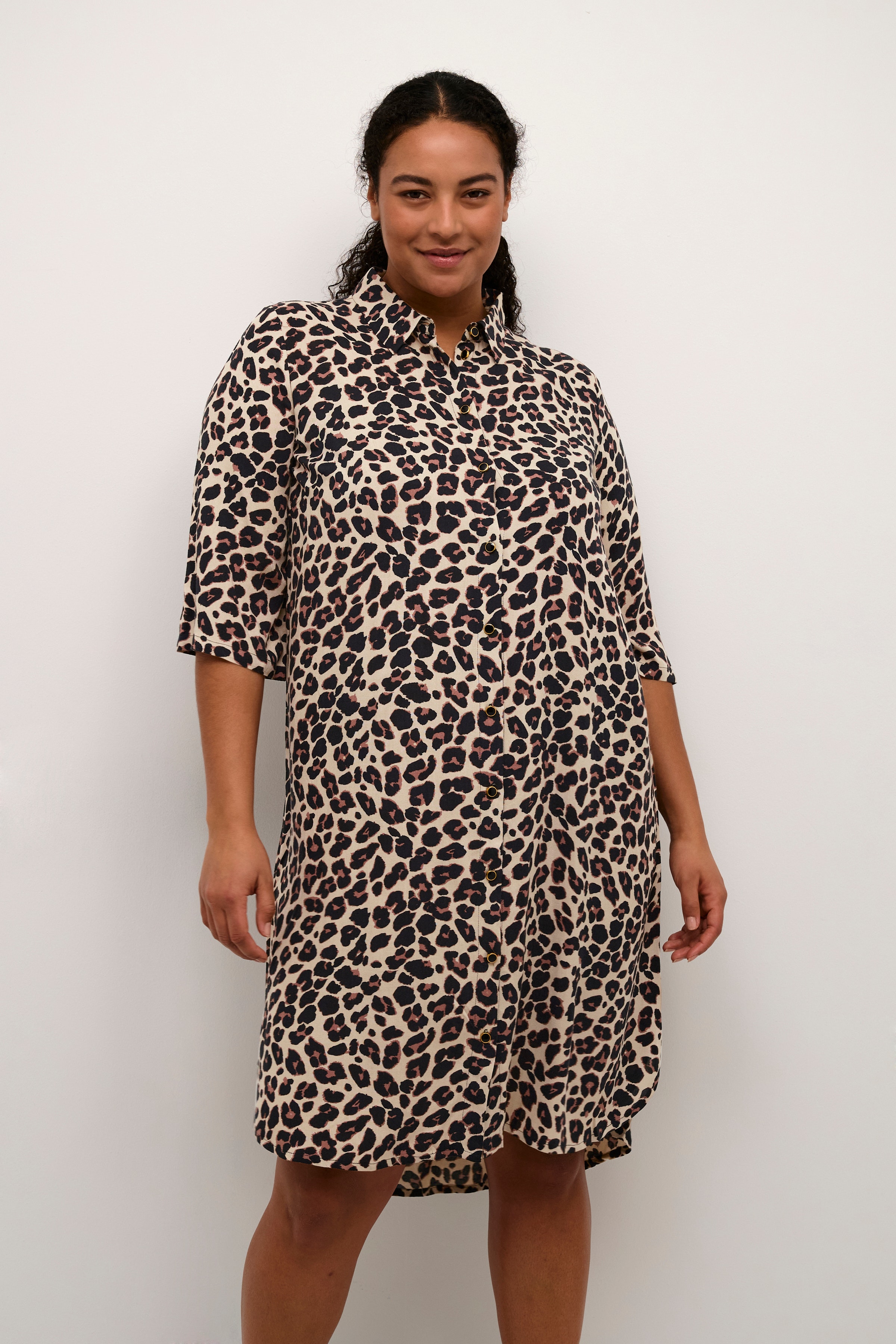 KCmirta Kleid LOOKBOOK FRONT 10581676-104451