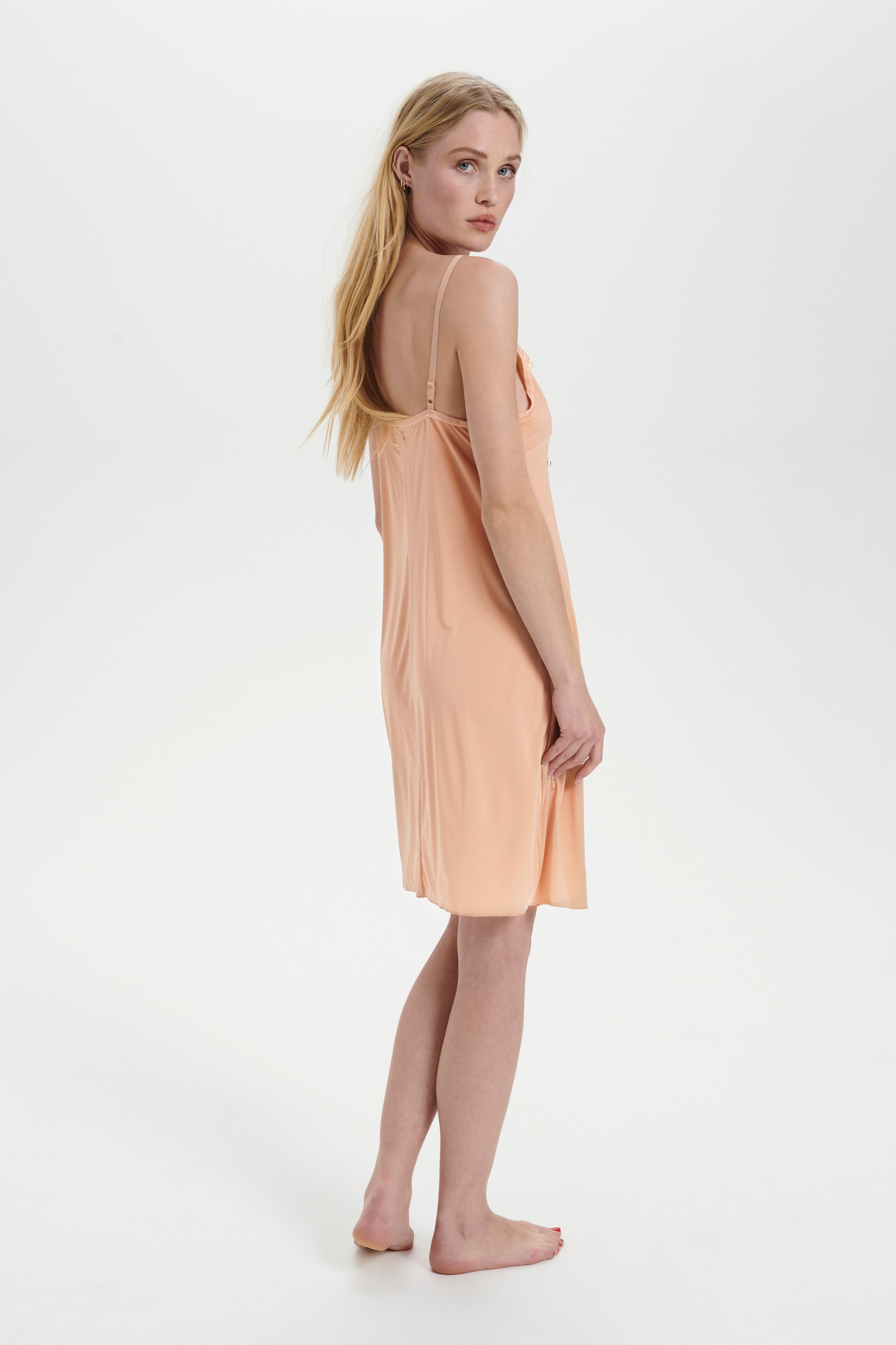 NenaSZ Kleid LOOKBOOK BACK 30512100-151317