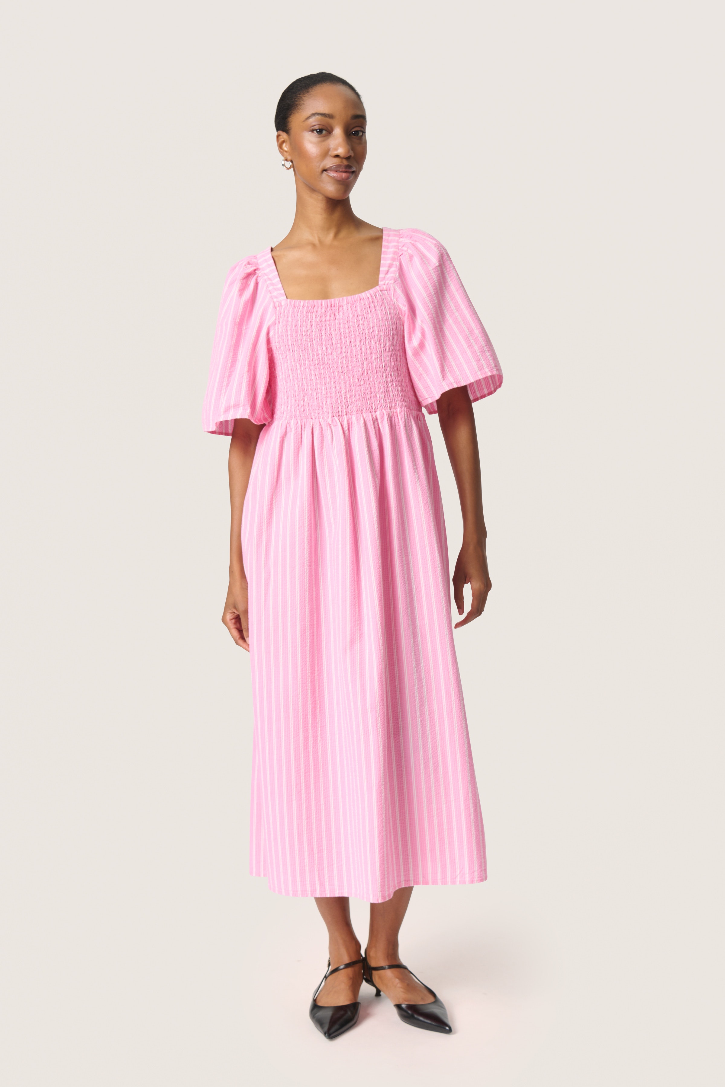 SLAnvitte Kjole LOOKBOOK FRONT 30408471-304062