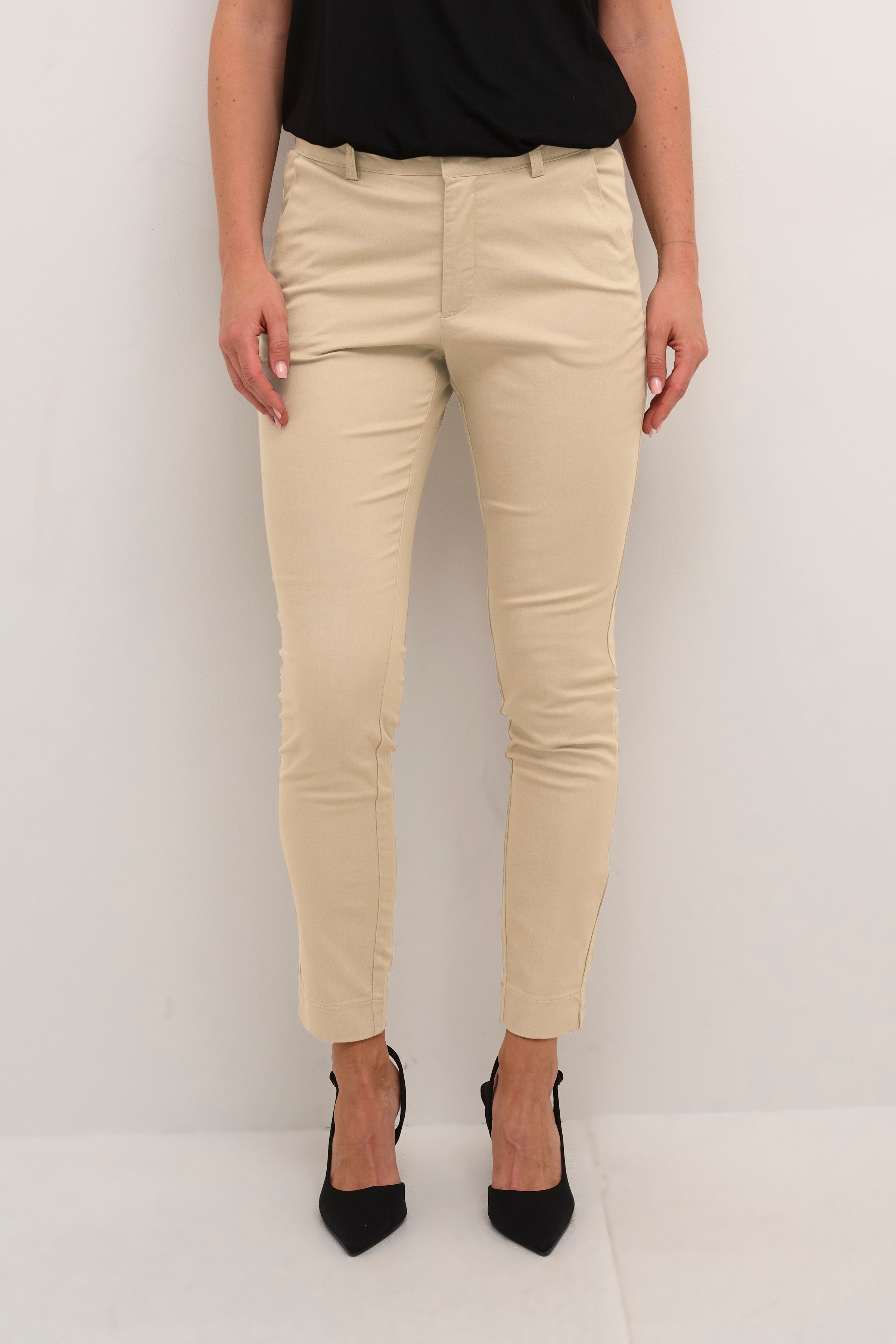 KAlea Trousers LOOKBOOK FRONT 10505191-101239