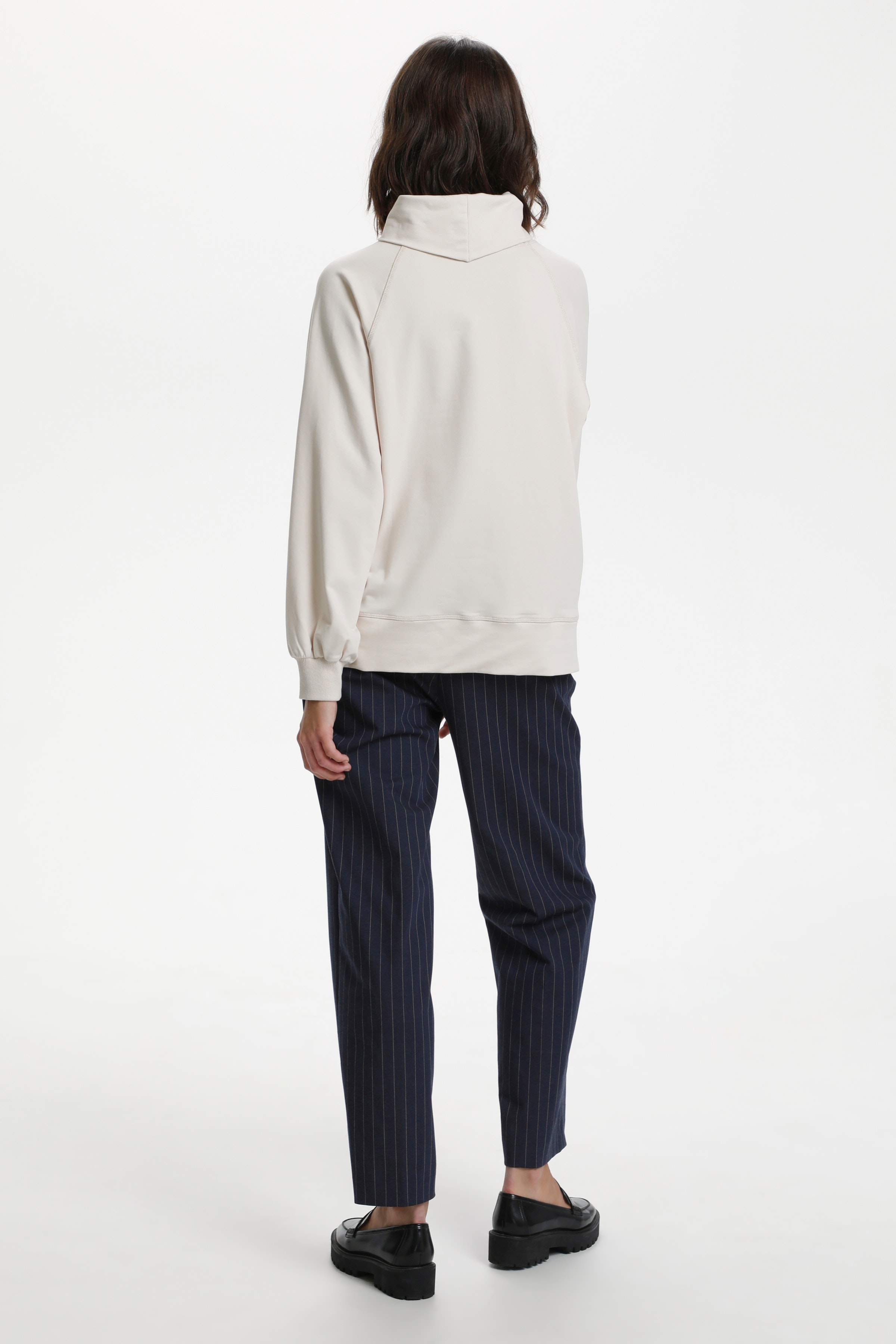 AshKB Sweatshirt LOOKBOOK BACK 10103674-120104