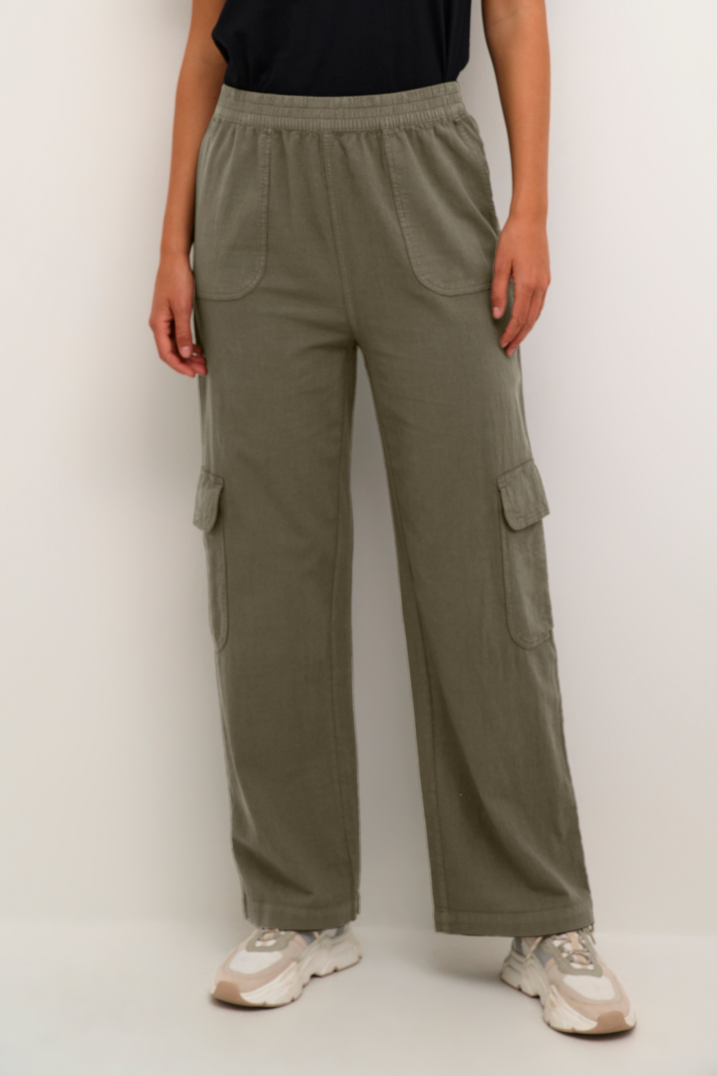 KAnaya Trousers LOOKBOOK FRONT 10508358-190511