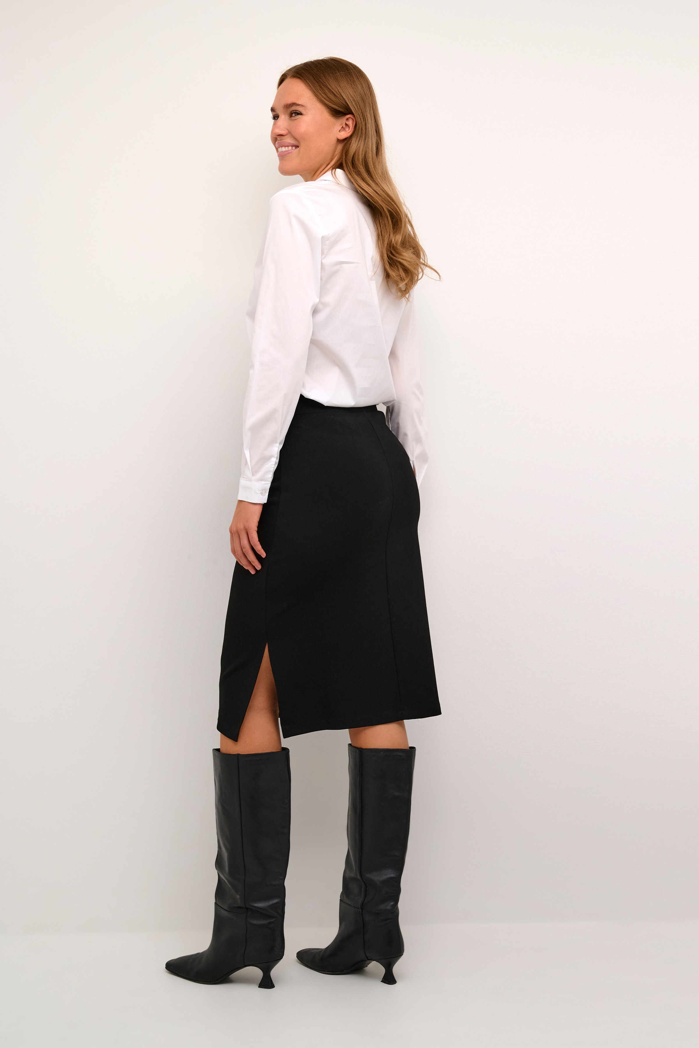 KAmaddie Skirt LOOKBOOK BACK 10508867-100121