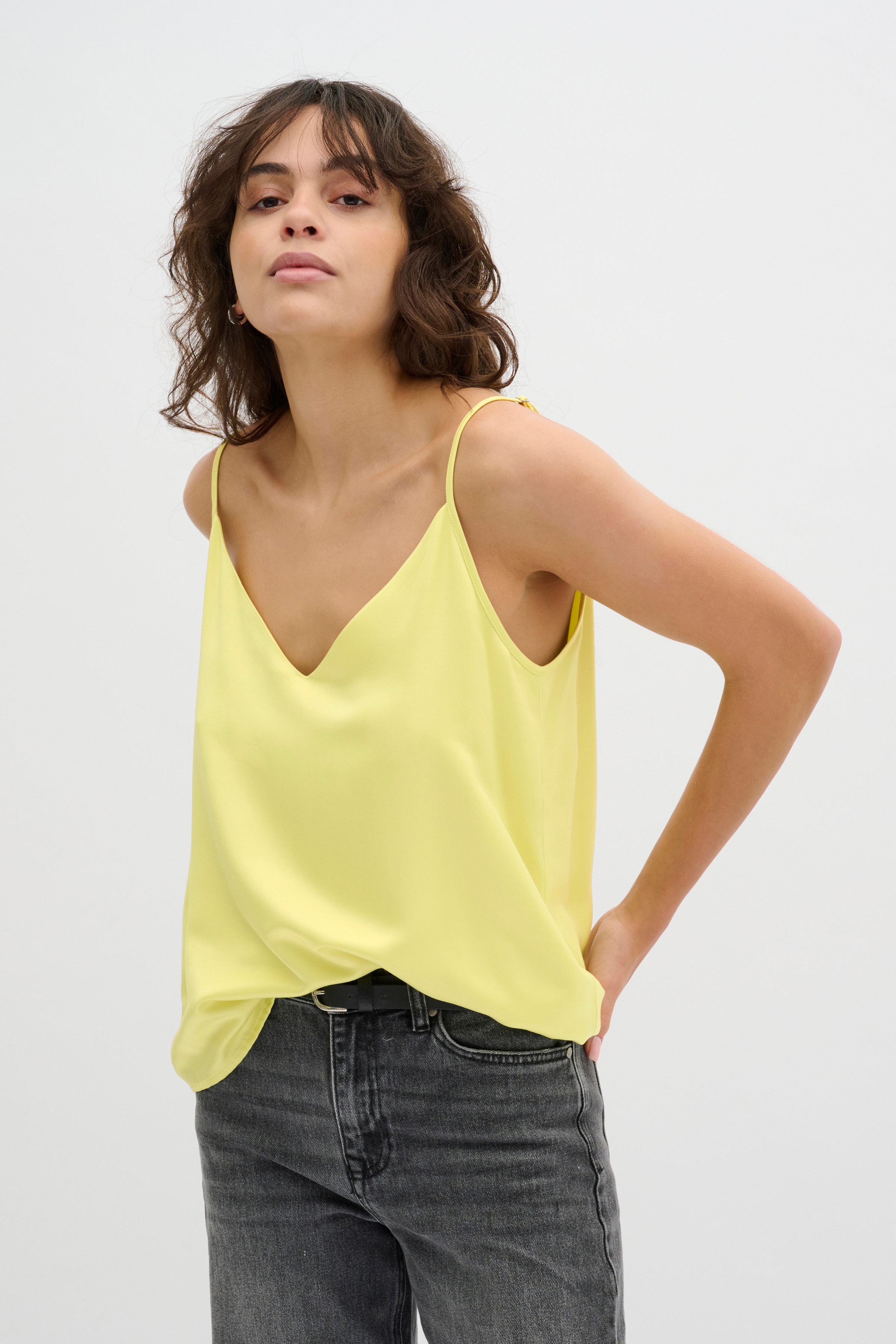 EstelleMW Top LOOKBOOK FRONT 10704426-130530