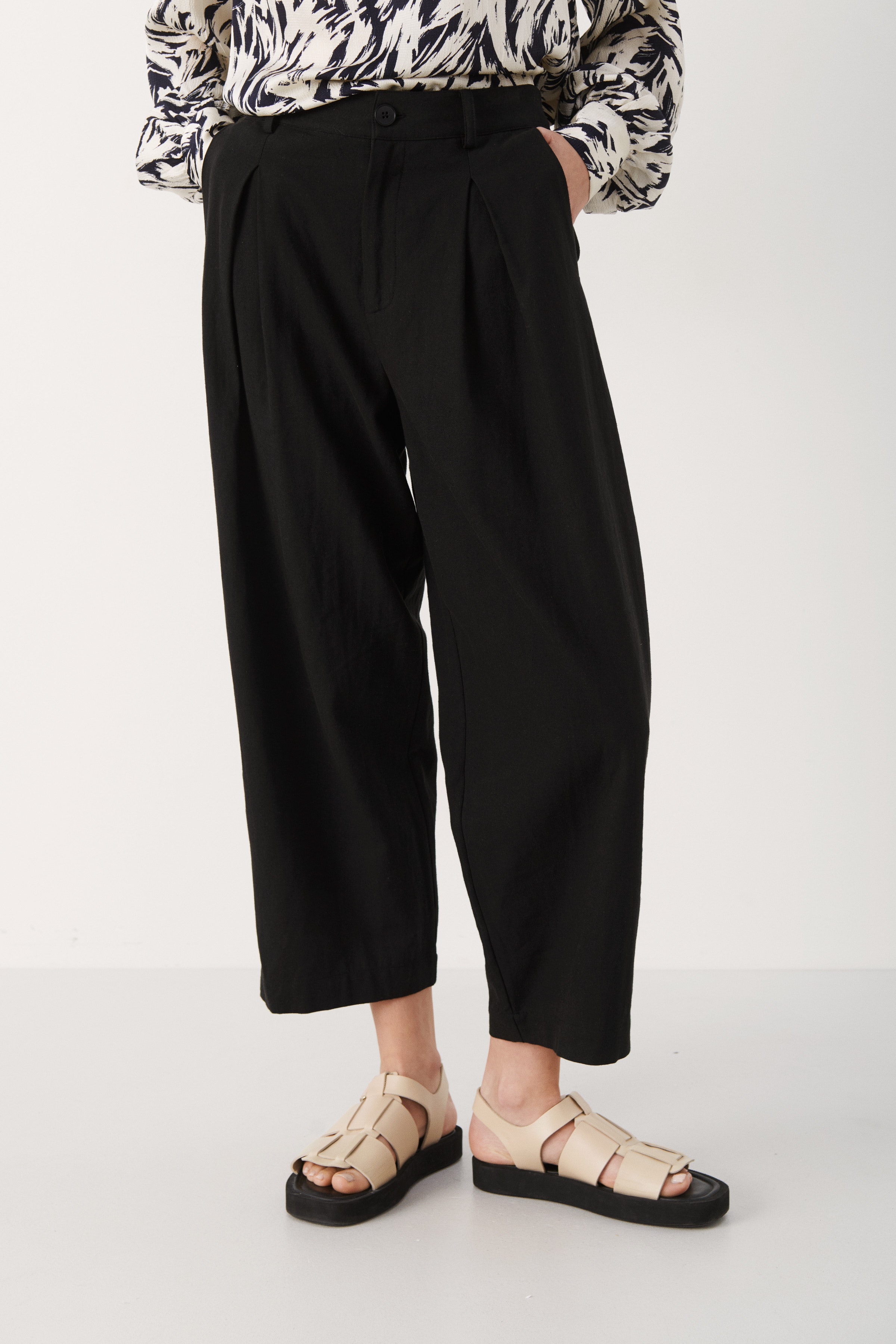 HoaPW Trousers LOOKBOOK FRONT 30305913-194008