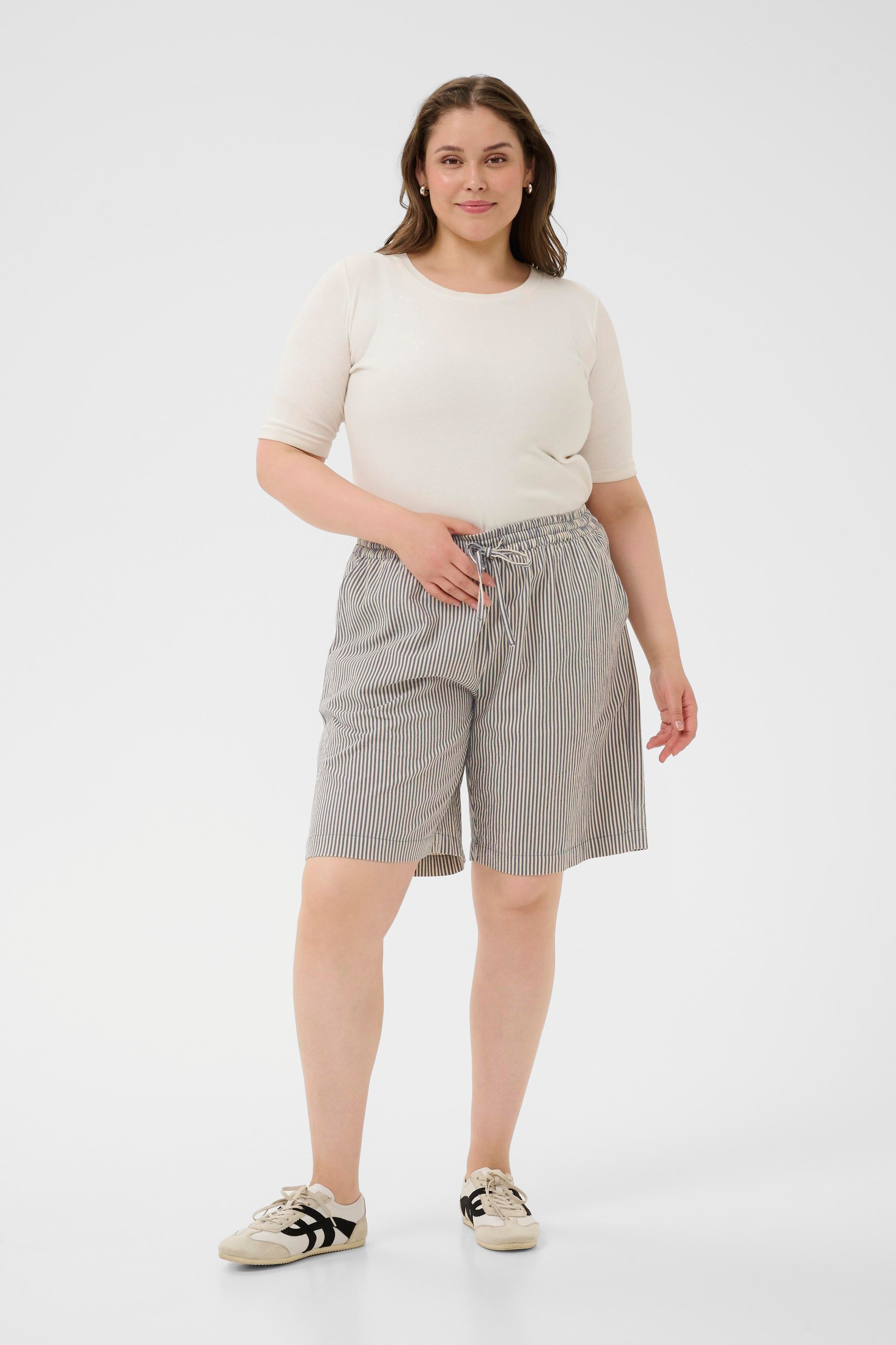 KCnana Shorts LOOKBOOK FRONT 10583309-106298