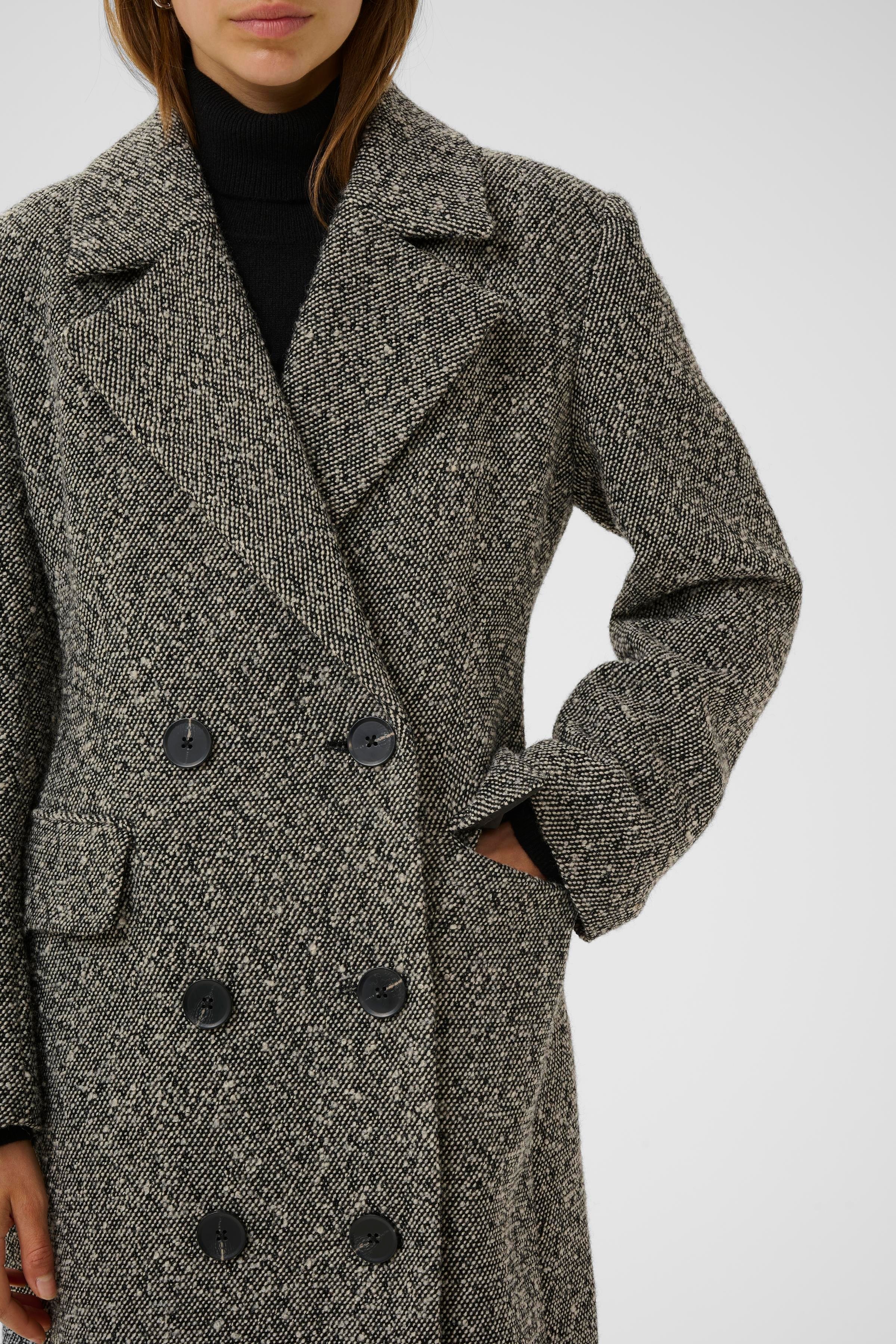 YashaIW Lapel Coat LOOKBOOK DETAIL 30110613-300027