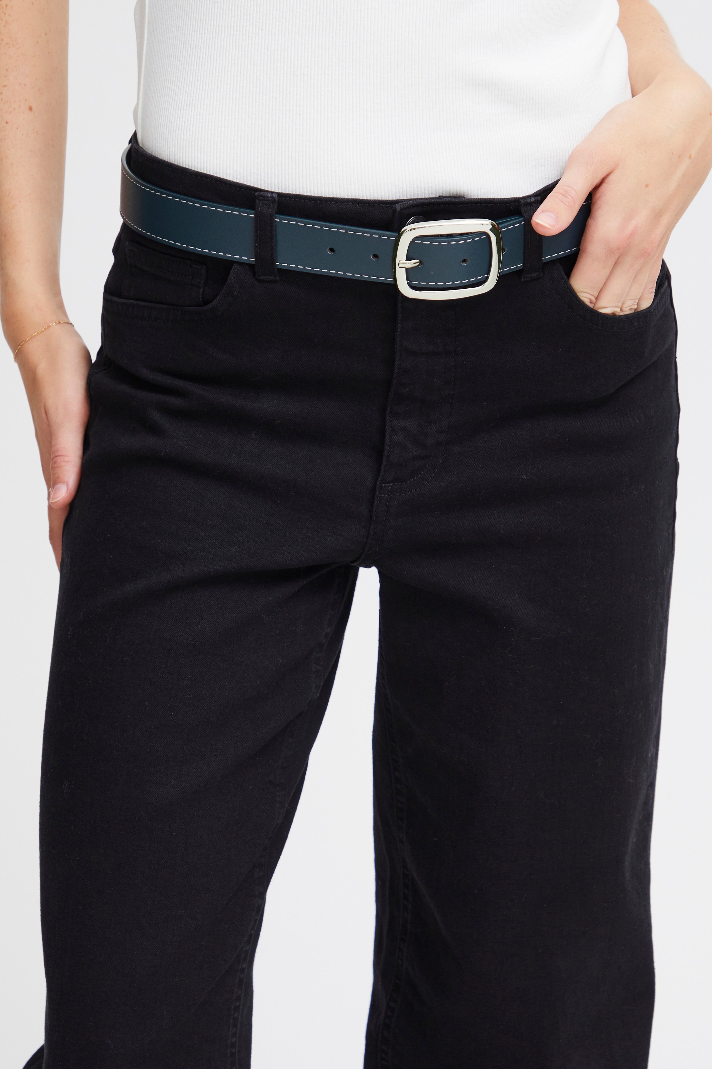 IACORMIA Bälte LOOKBOOK FRONT 20120553-194010