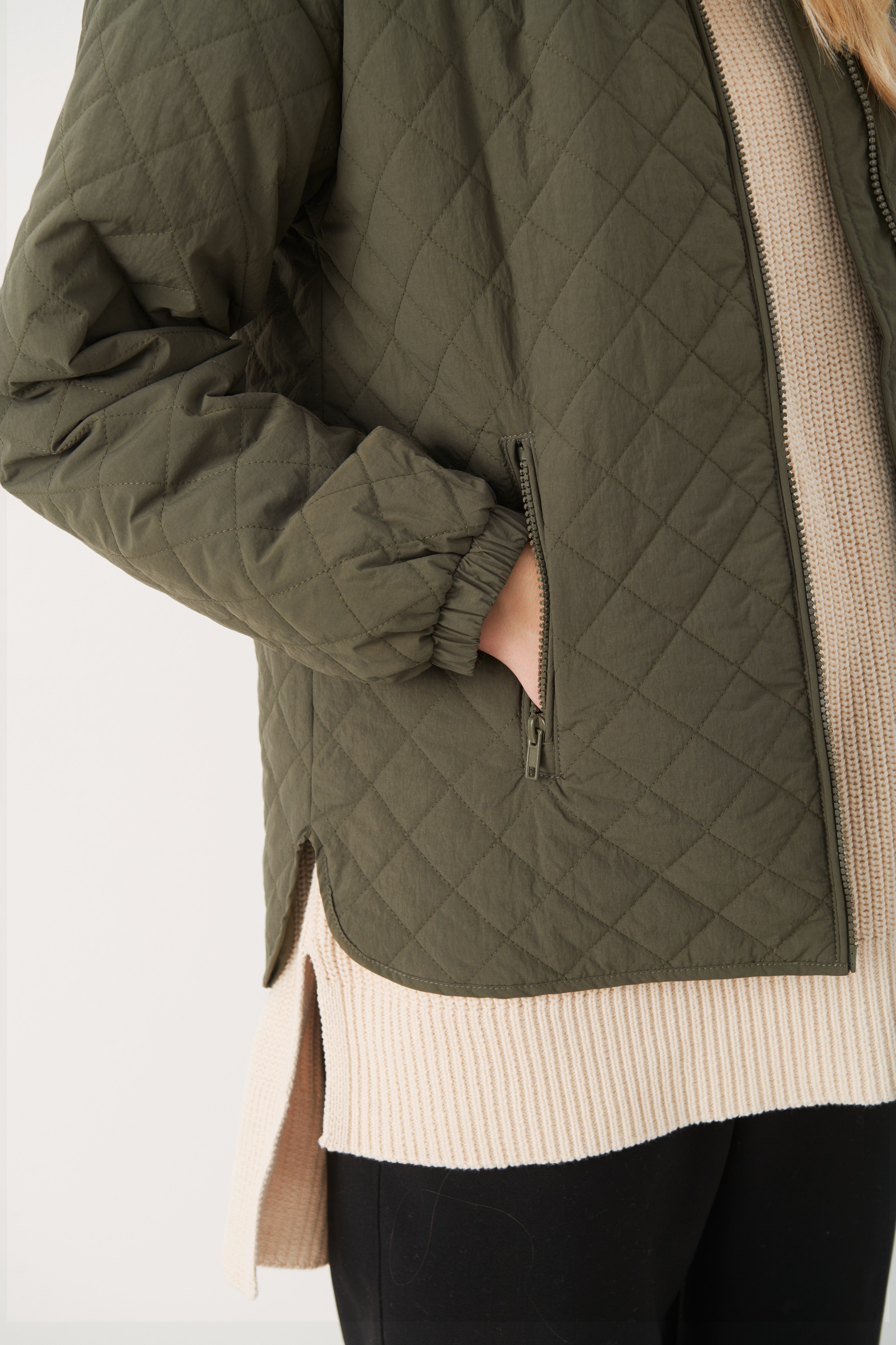 RoniaPW Outerwear LOOKBOOK DETAIL 30306921-190511