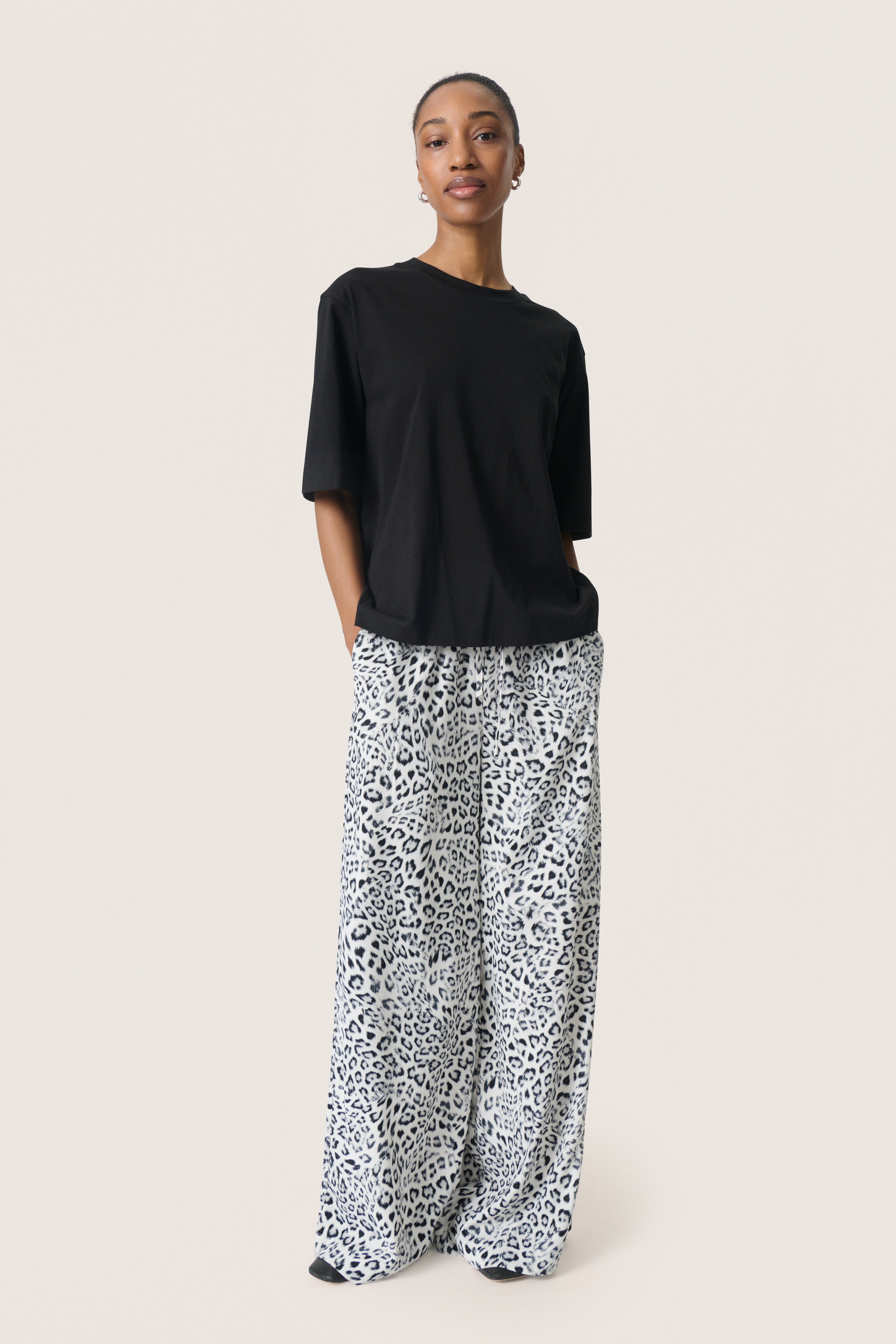 SLShirley Hose LOOKBOOK FRONT 30408449-304331