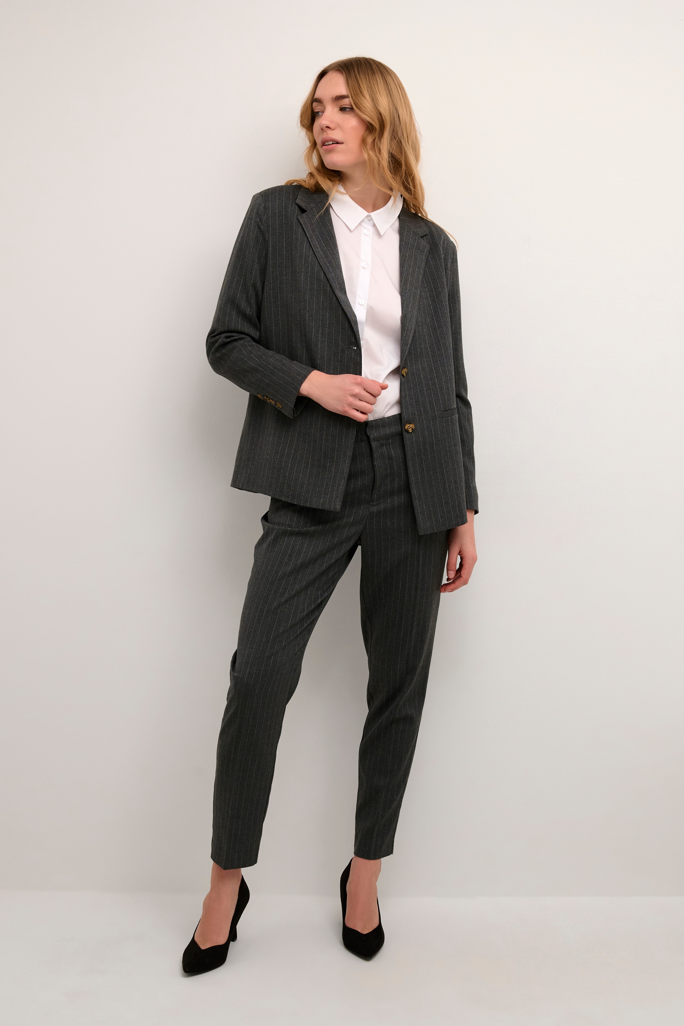 CRNavan Blazer LOOKBOOK FRONT 10611892-104845