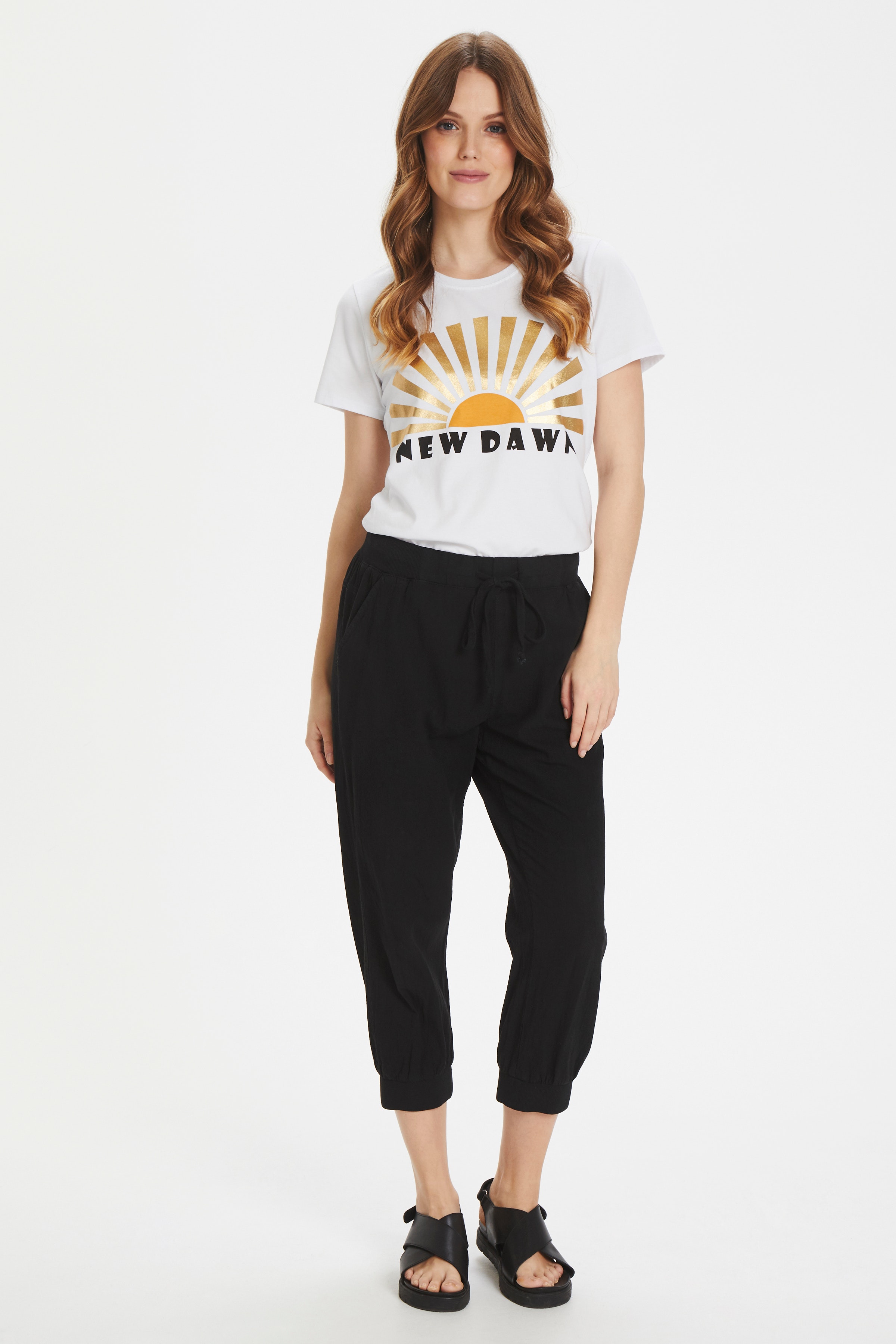 Naya Capri pants LOOKBOOK FRONT 10502803-50600