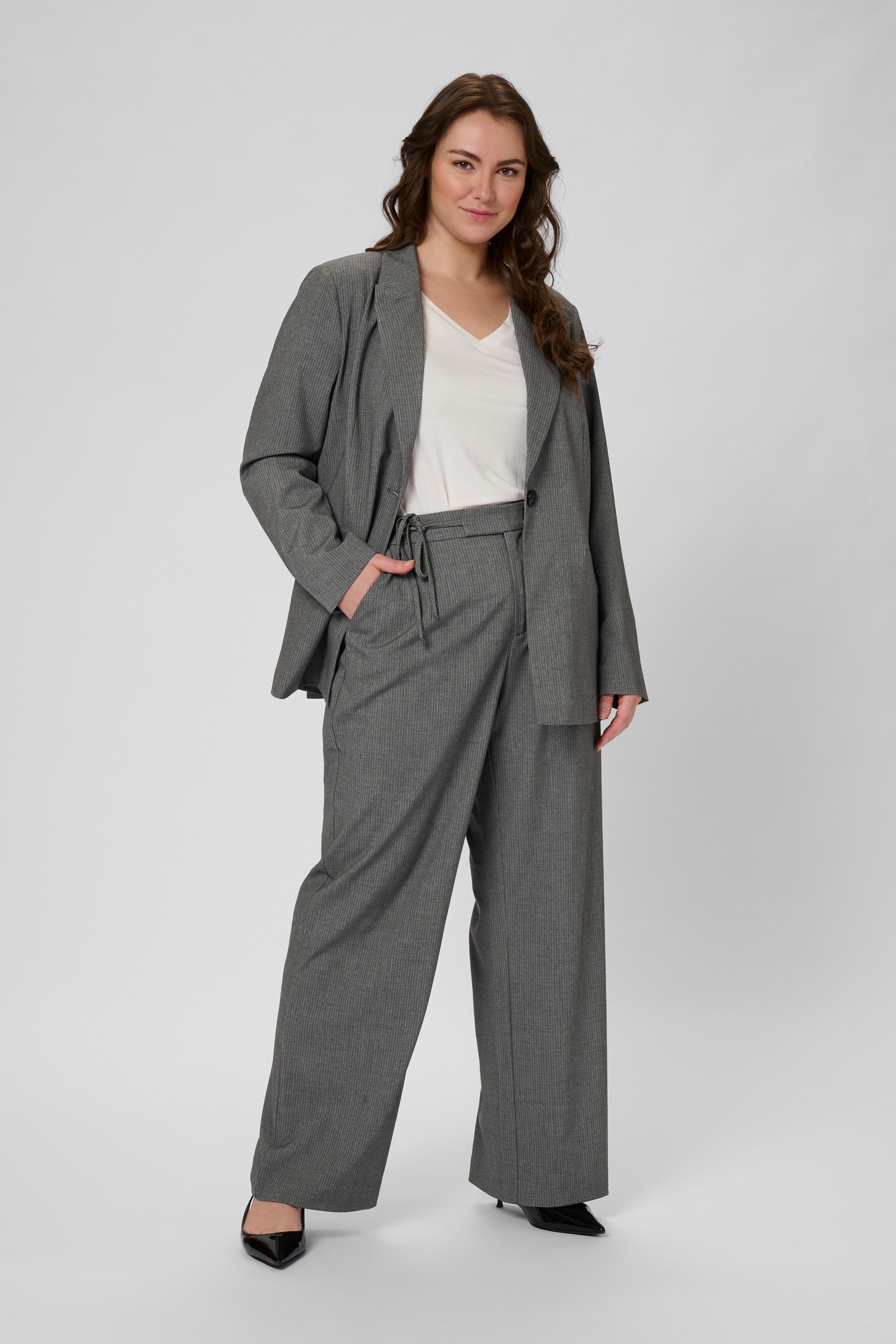 KCeliana Hose LOOKBOOK FRONT 10583627-108214