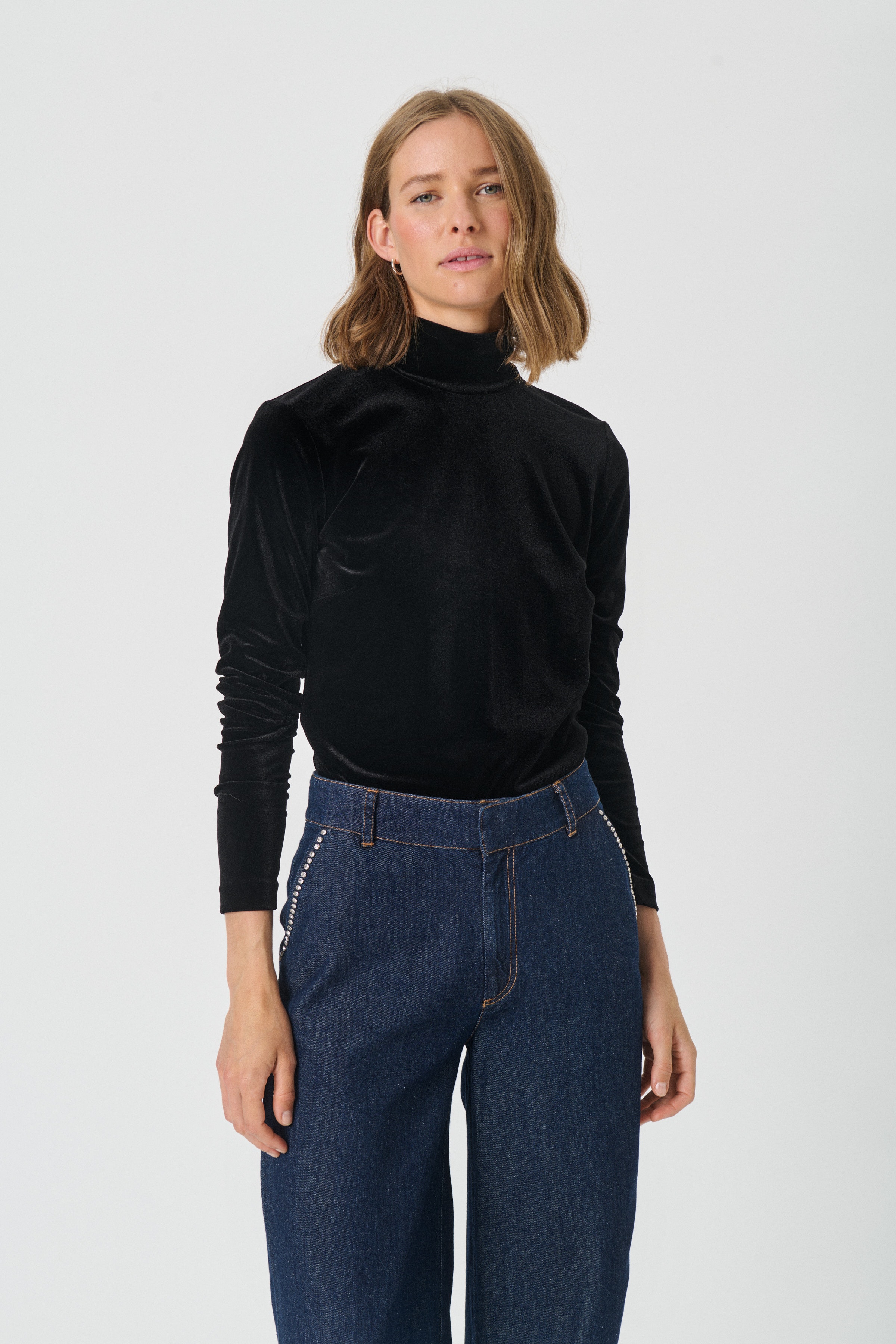 MonePW Velvet Pullover LOOKBOOK FRONT 30309208-194008