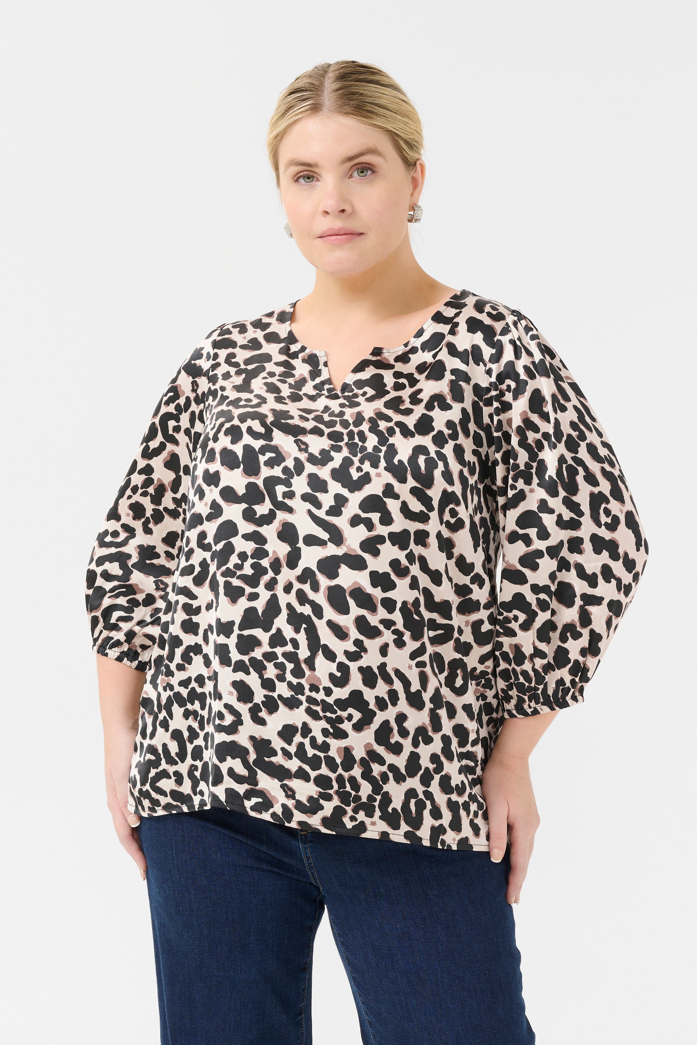 KCmegda Leopard Blouse LOOKBOOK FRONT 10583321-107797