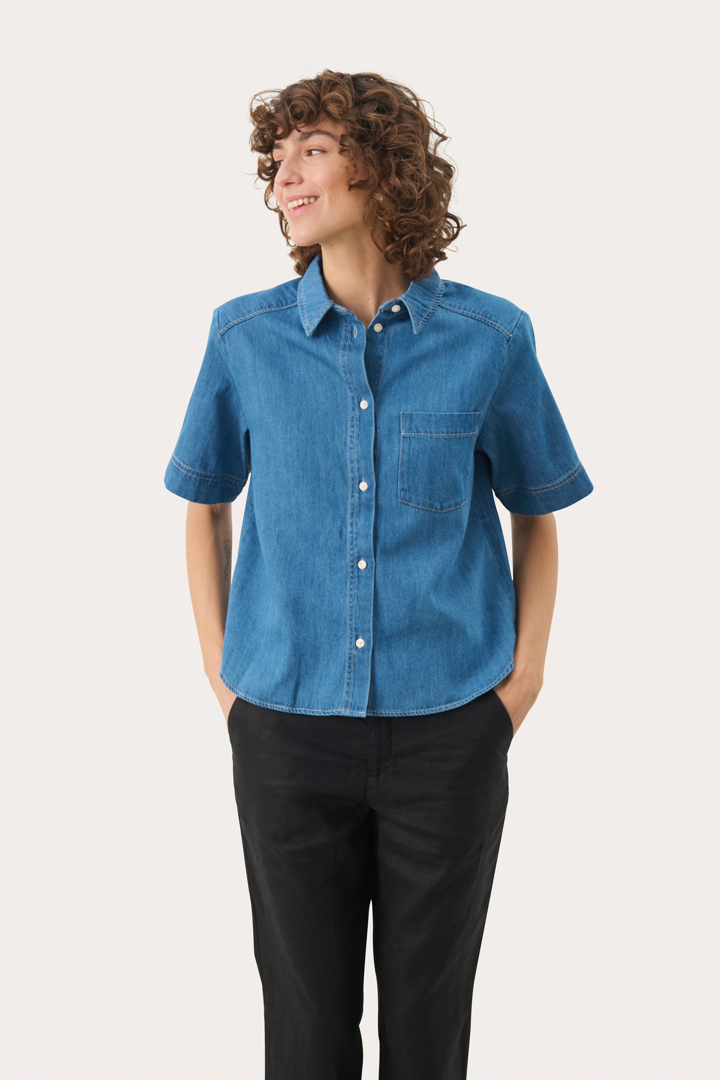 NiclaPW Denim Skjorta LOOKBOOK FRONT 30309361-300156