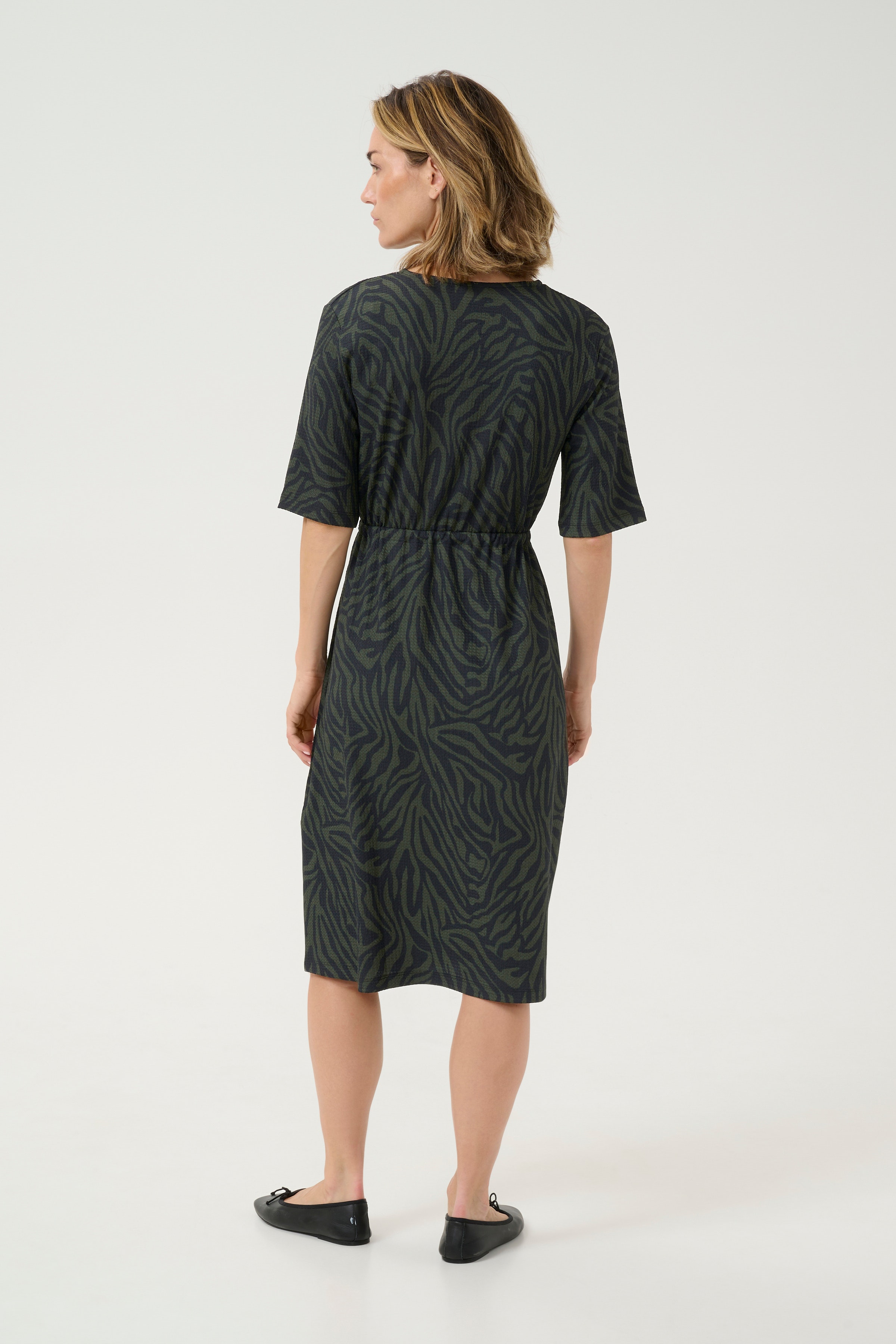 BPhanna Kjole LOOKBOOK BACK 10590726-107053B