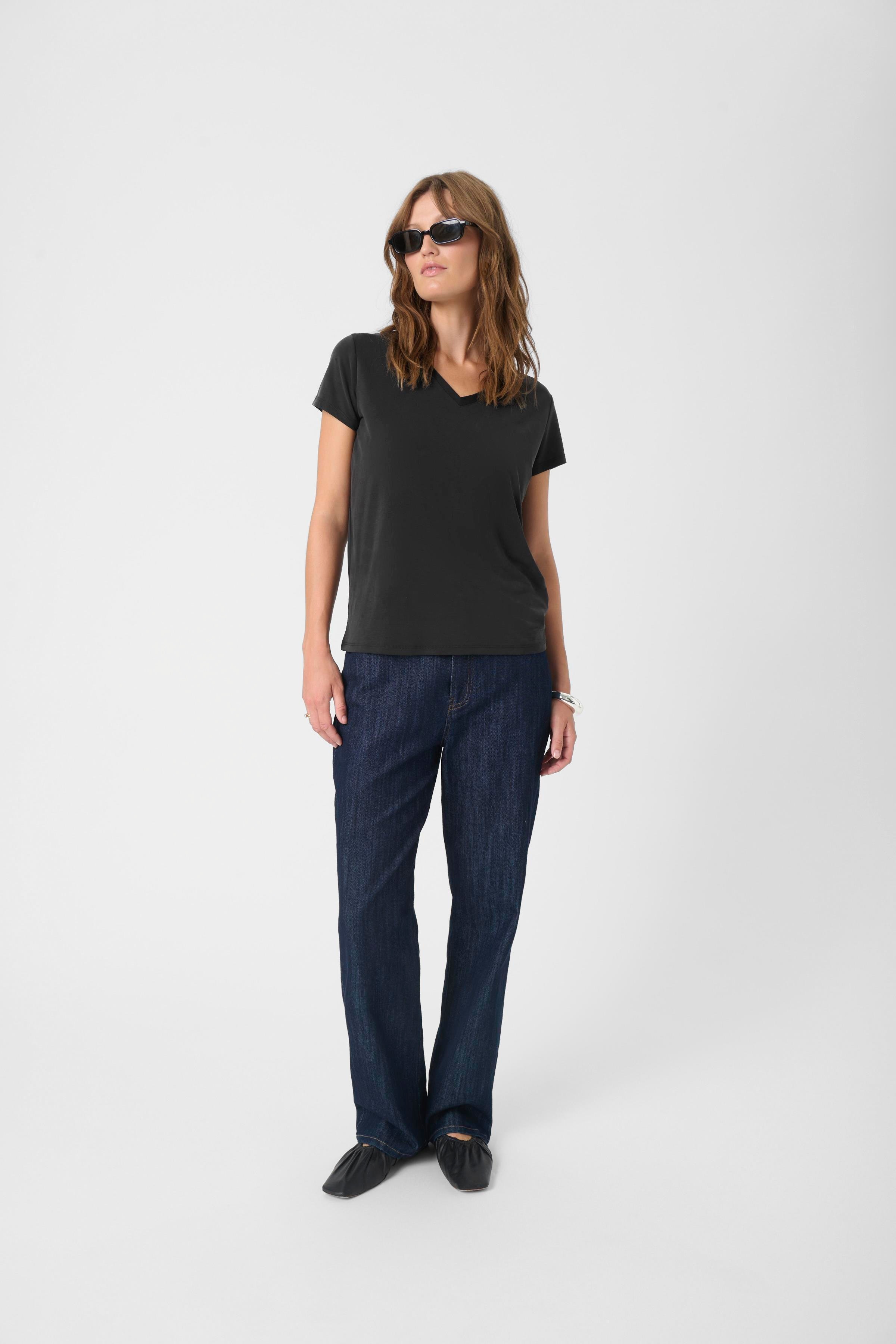 SLColumbine V-neck T-shirt LOOKBOOK FRONT 30404284-40050
