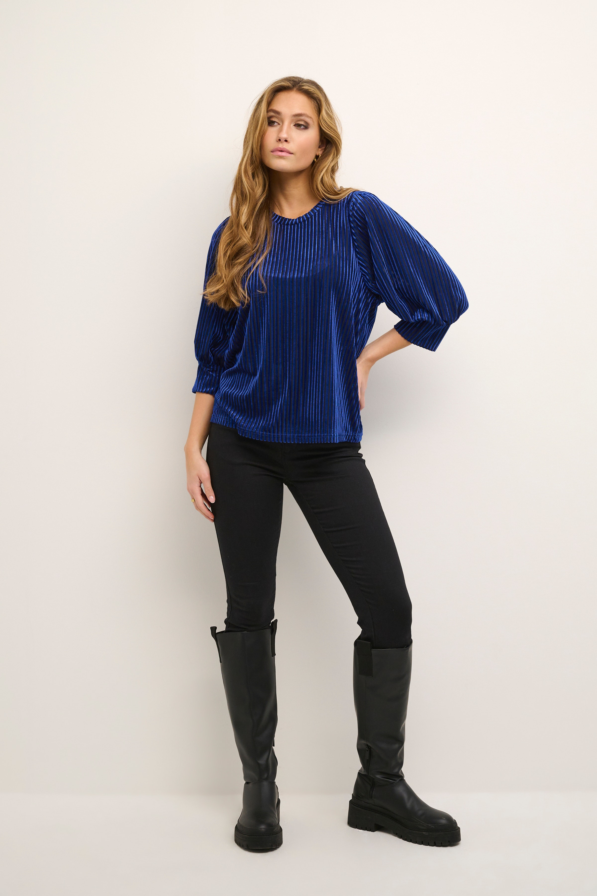 KAcaca Blouse en velours LOOKBOOK FRONT 10503887-103637