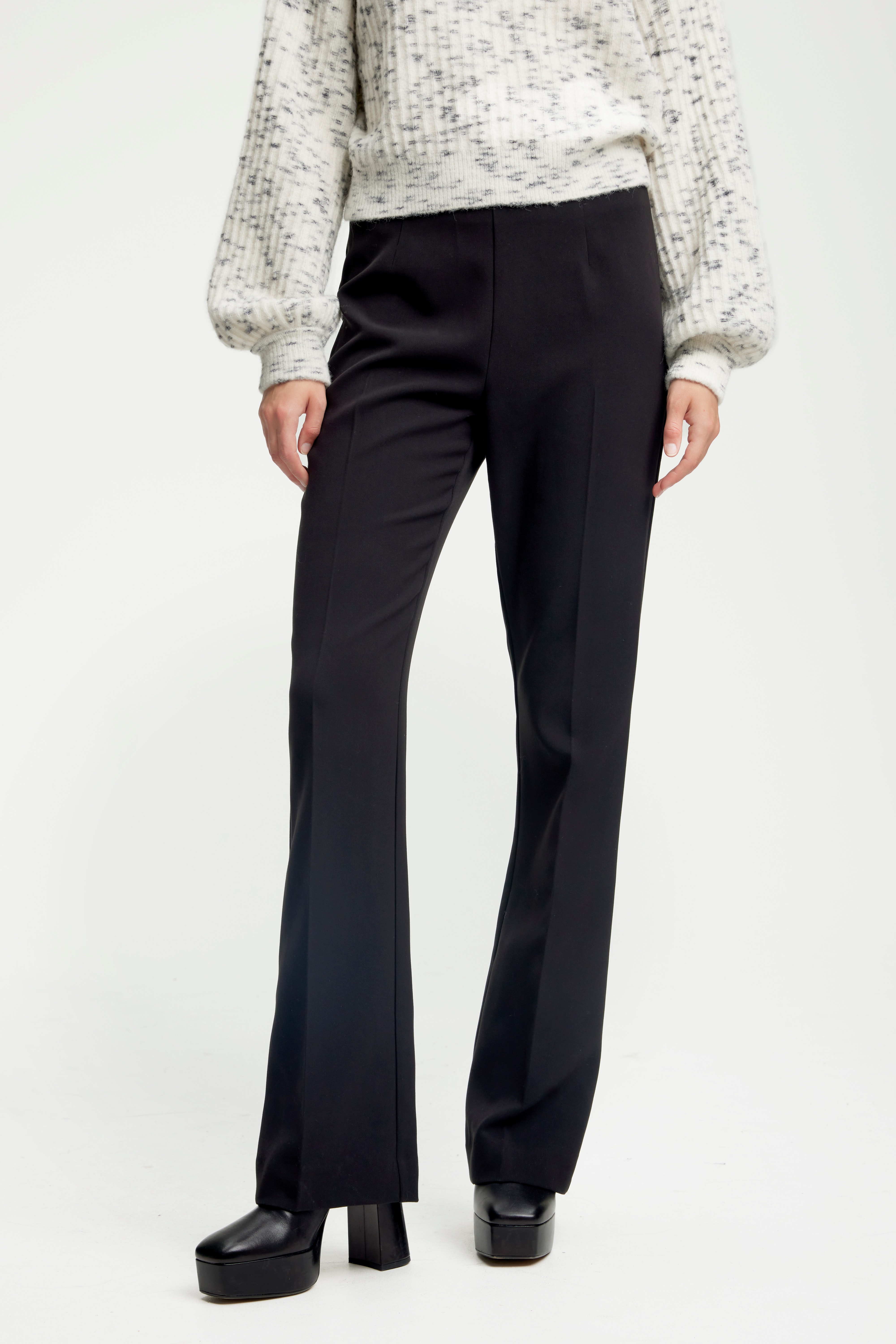 ValaGZ Leggings LOOKBOOK FRONT 10906824-100017