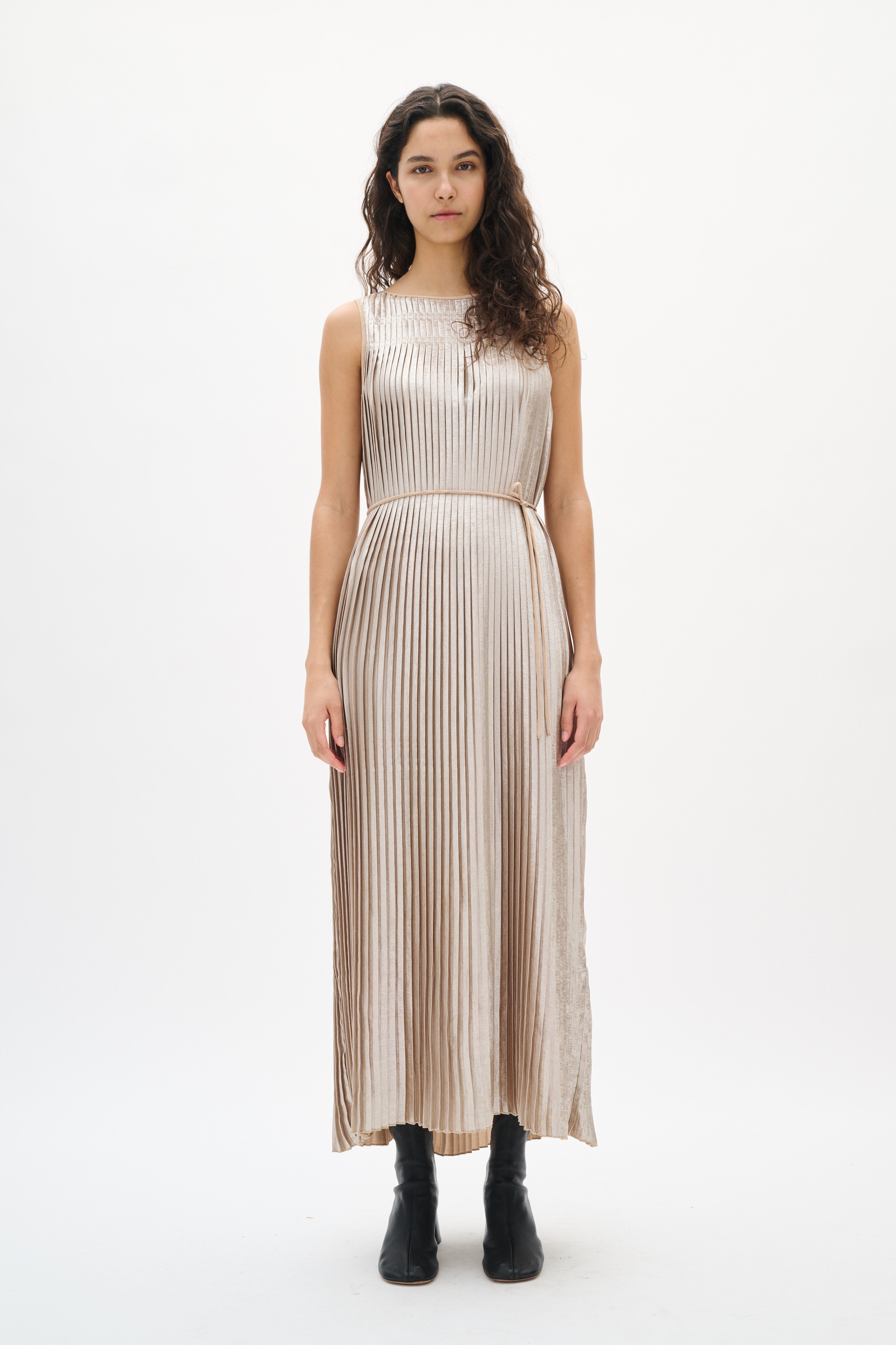 FUTUREIW Kleid LOOKBOOK FRONT 30112021-145002