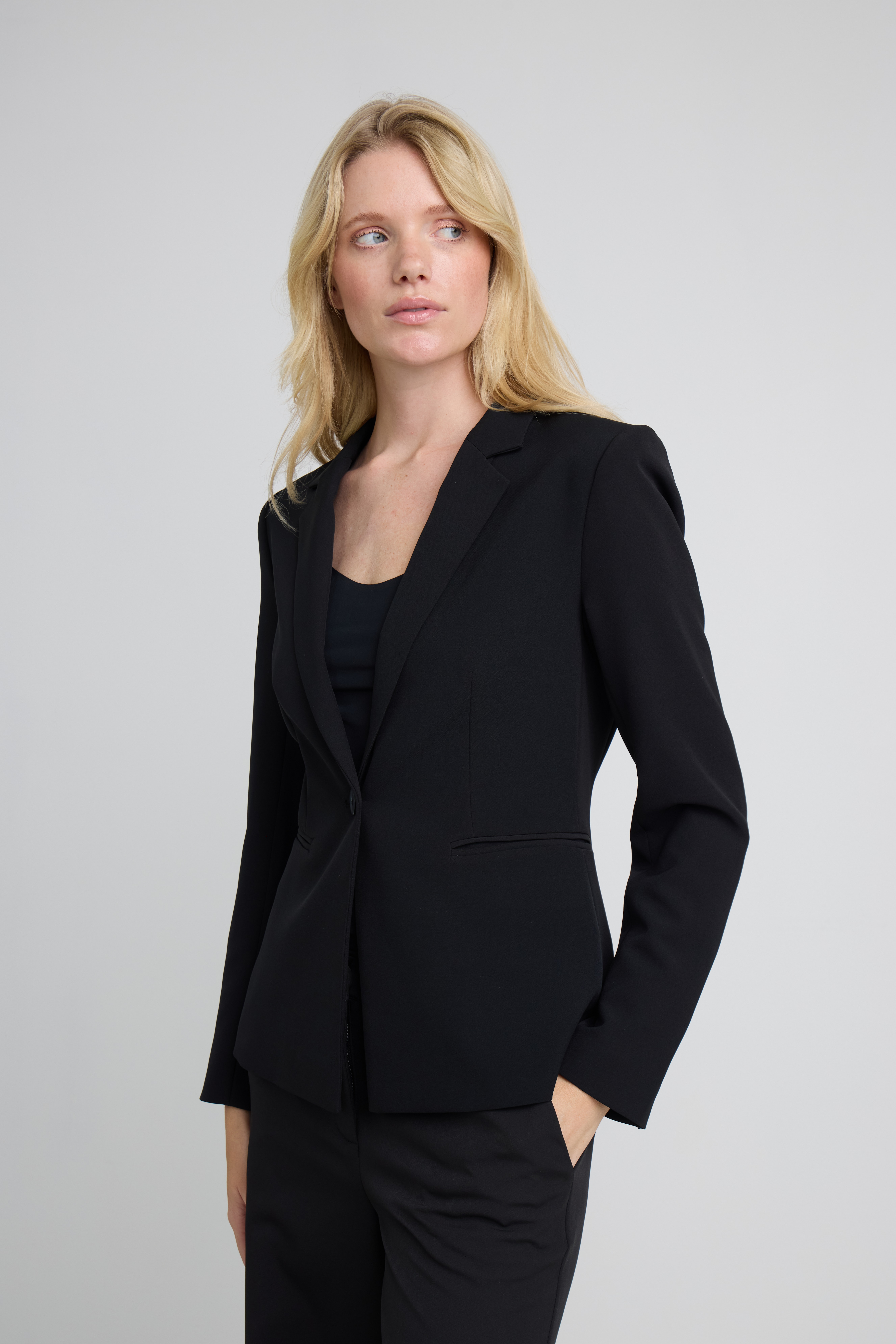 LexiIH Blazer LOCATION NONE 20112607-194008