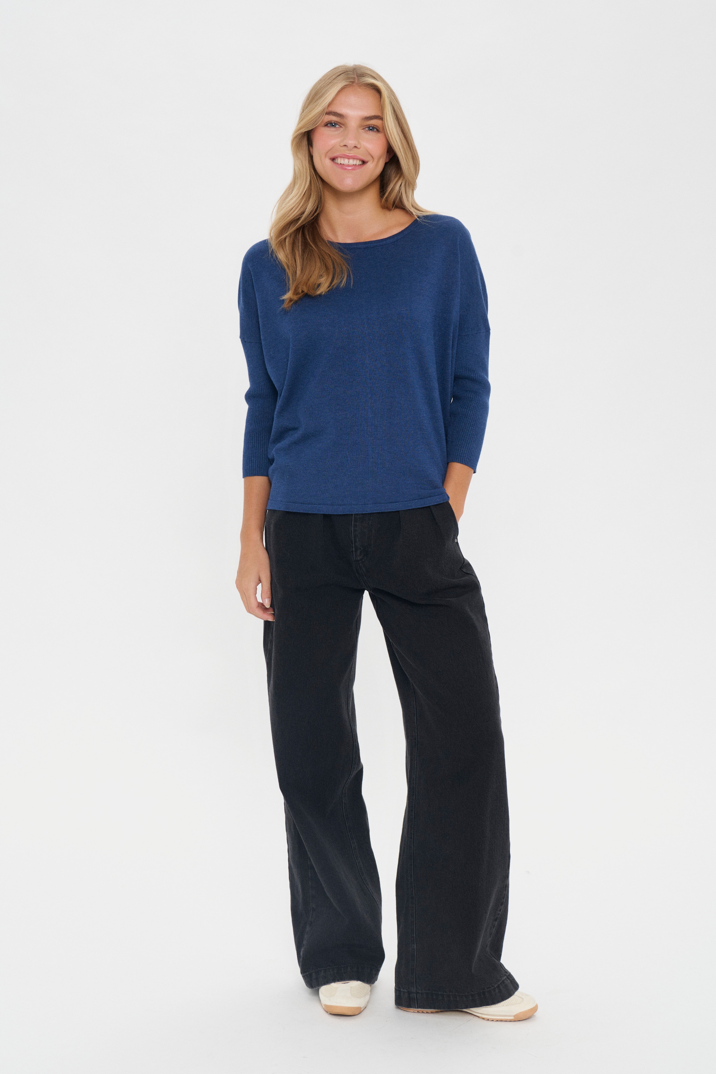 MilaSZ R-Neck Pullover LOOKBOOK FRONT 30500003-1941111