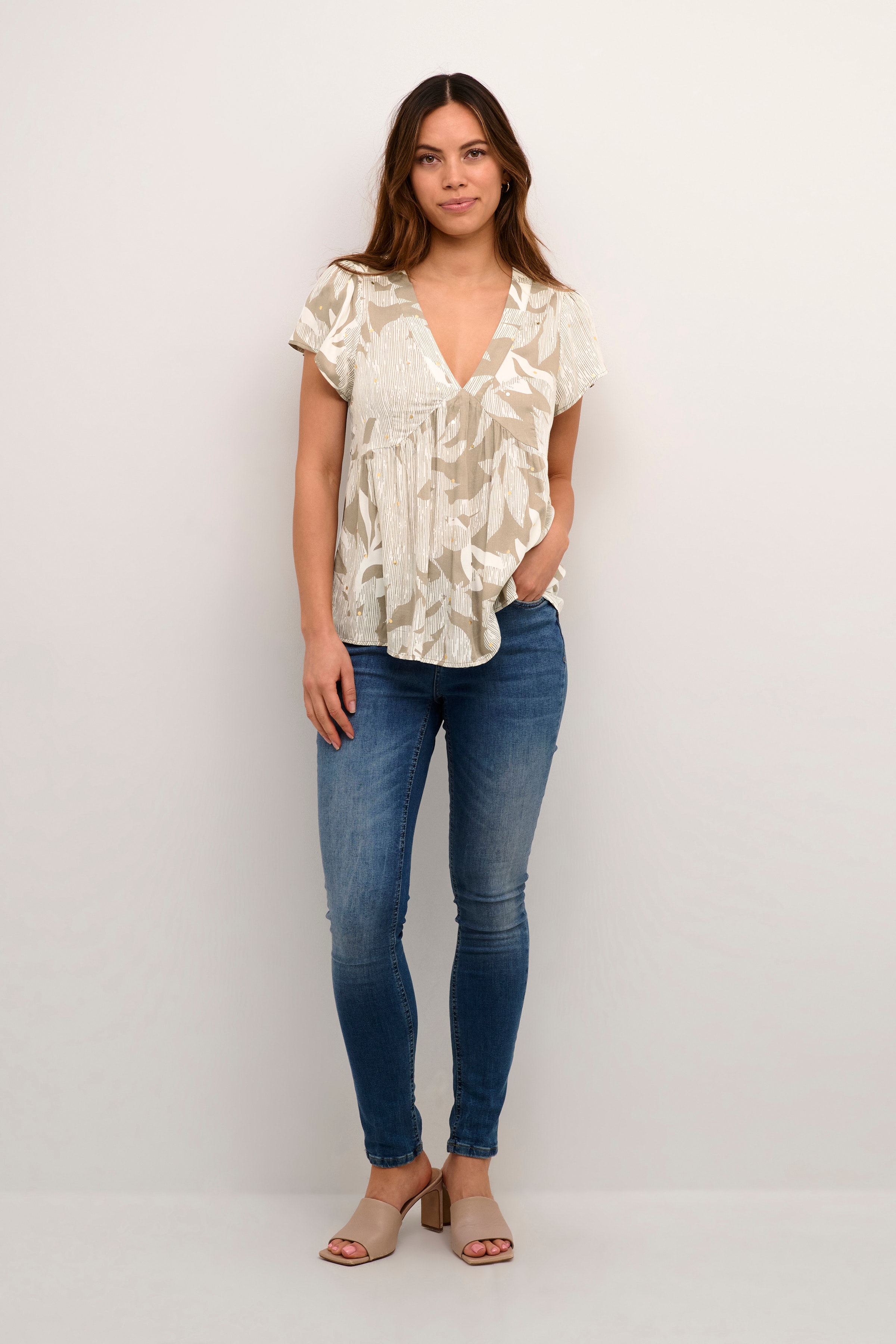 CUisla Blouse LOOKBOOK FRONT 50110592-106274