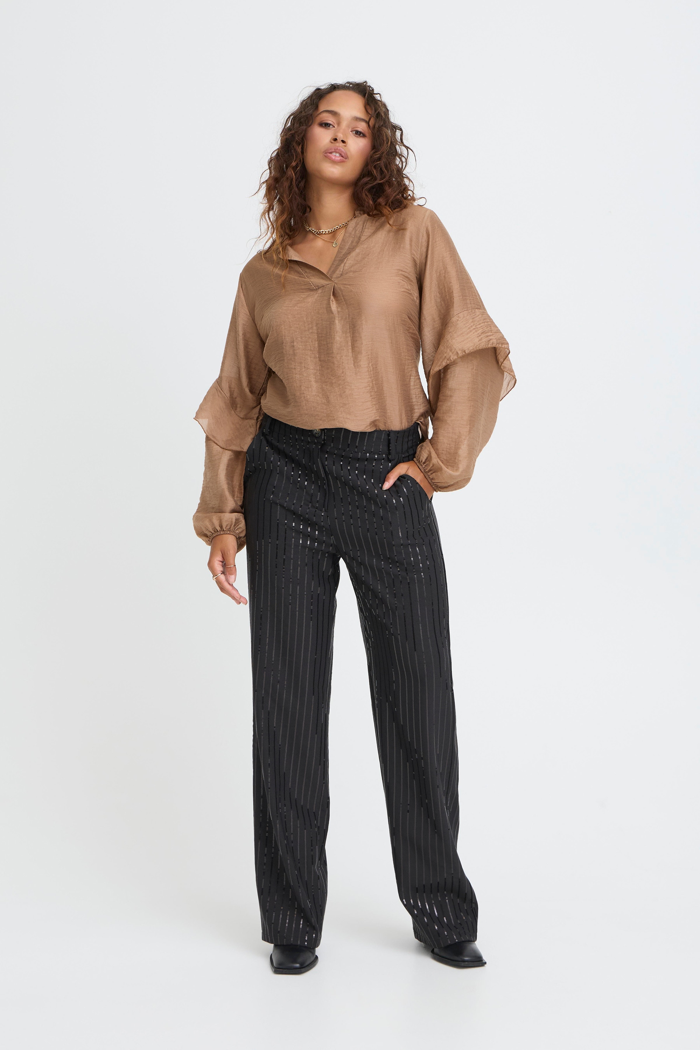 SBIVY Hose LOOKBOOK FRONT 22101121-190303