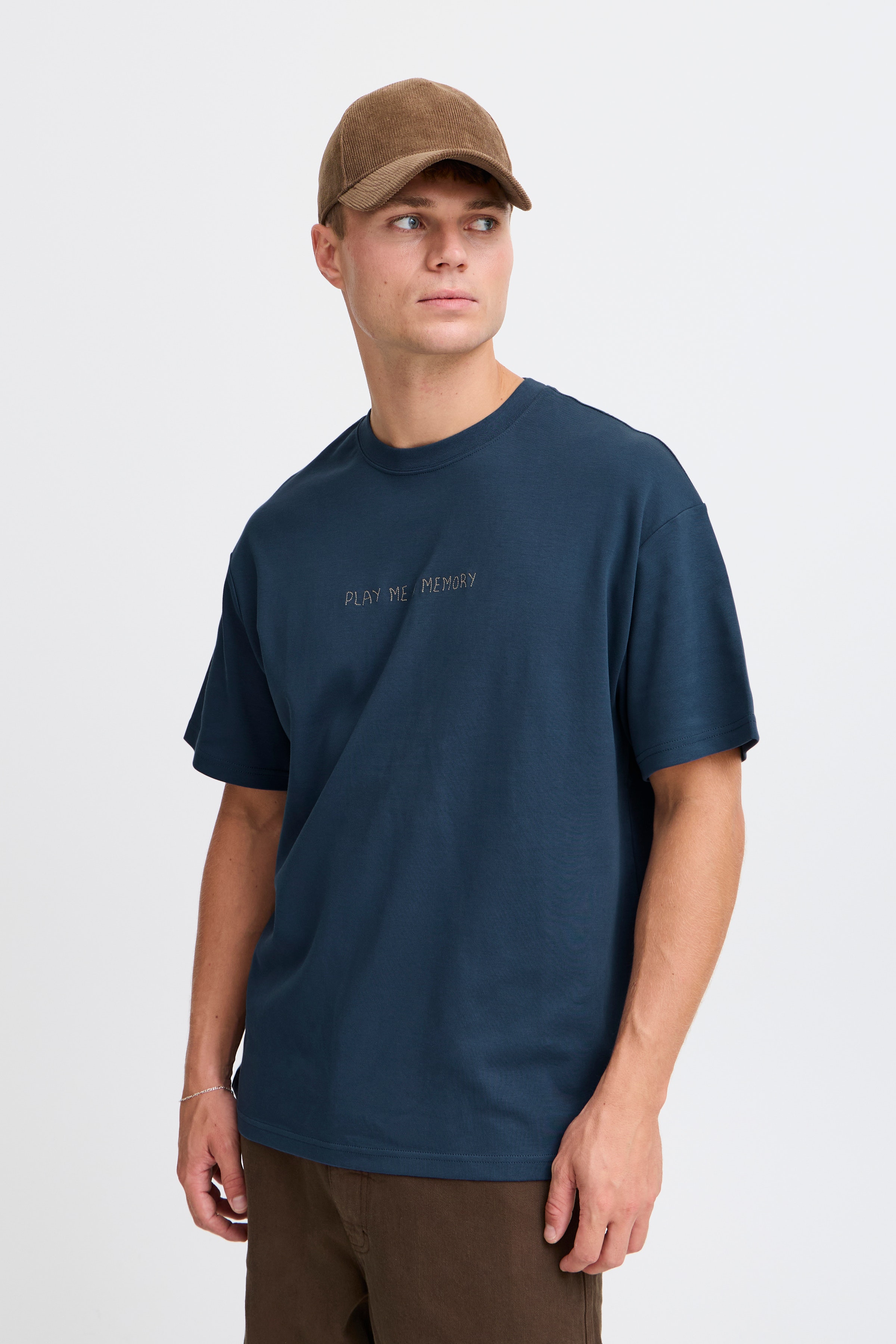 SDNOMAS T-shirt LOOKBOOK FRONT 21108415-194117