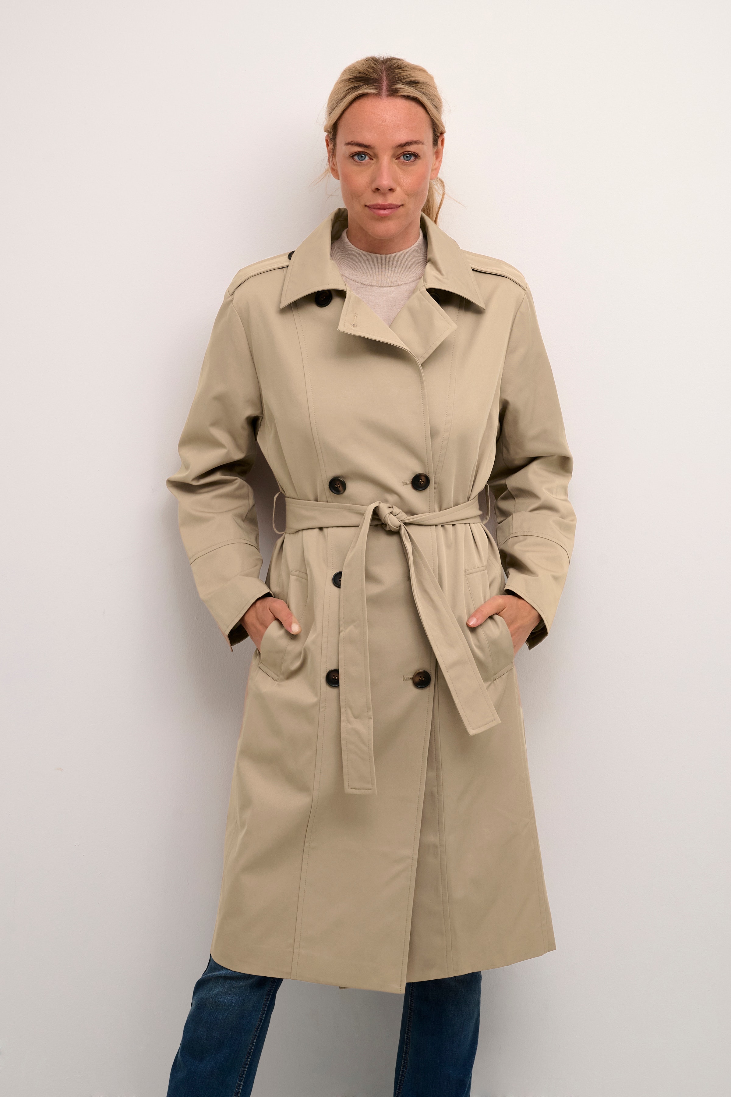 CRNovinna Trenchcoat LOOKBOOK FRONT 10612101-171312