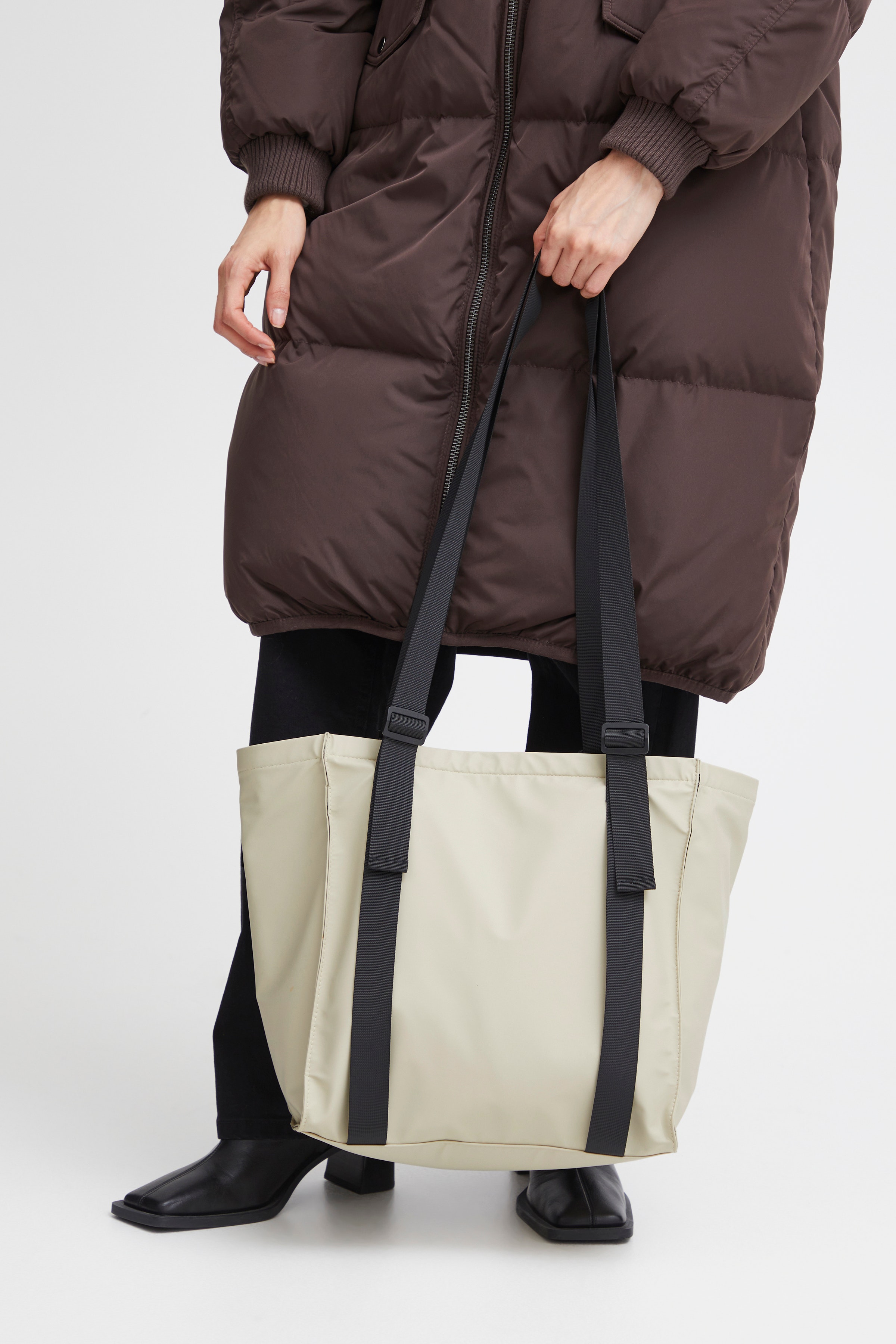 IATASSY Pose LOOKBOOK FRONT 20119863-151308