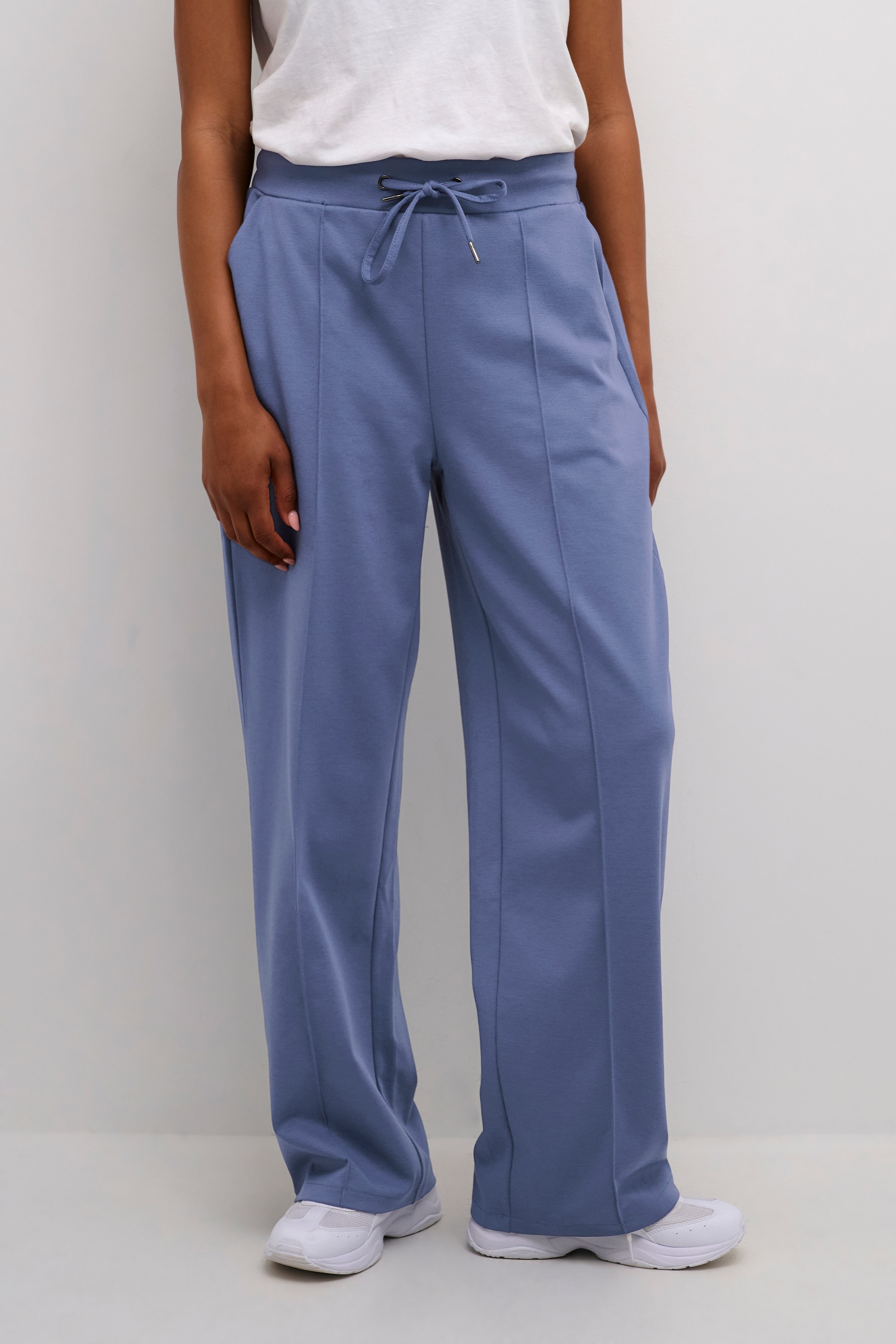 KAjenny Straight Pants LOOKBOOK FRONT 10508621-193928