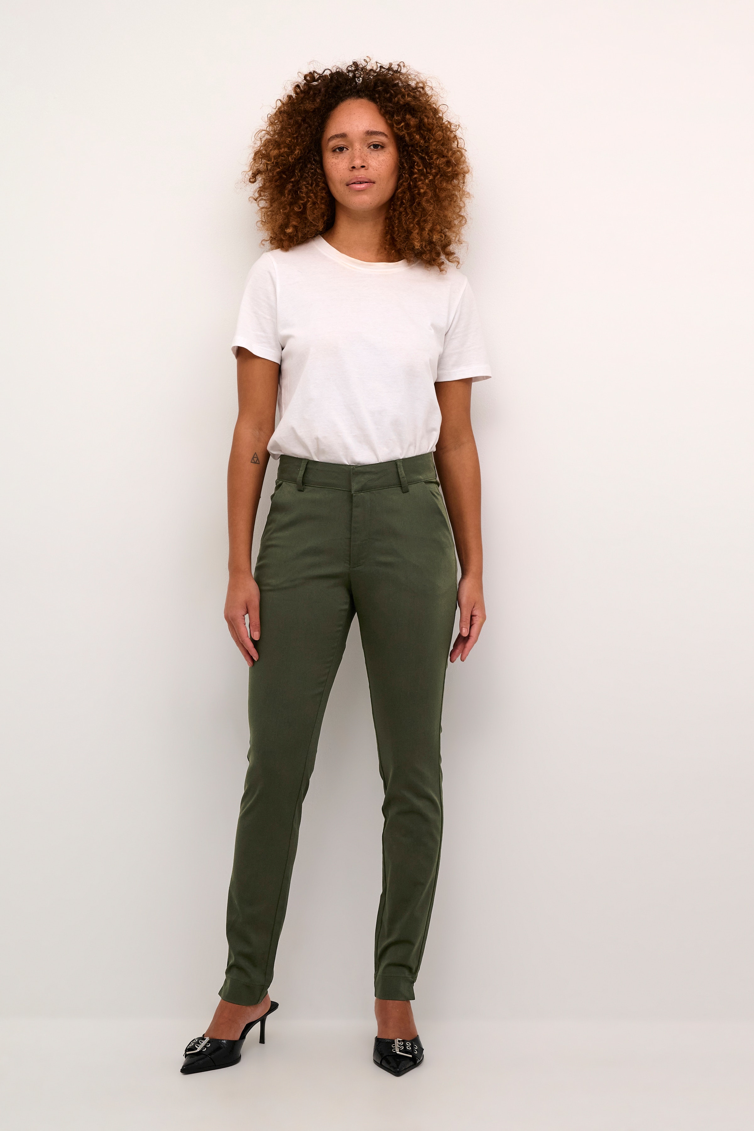 KAlea Byxor LOOKBOOK FRONT 10509141-190414