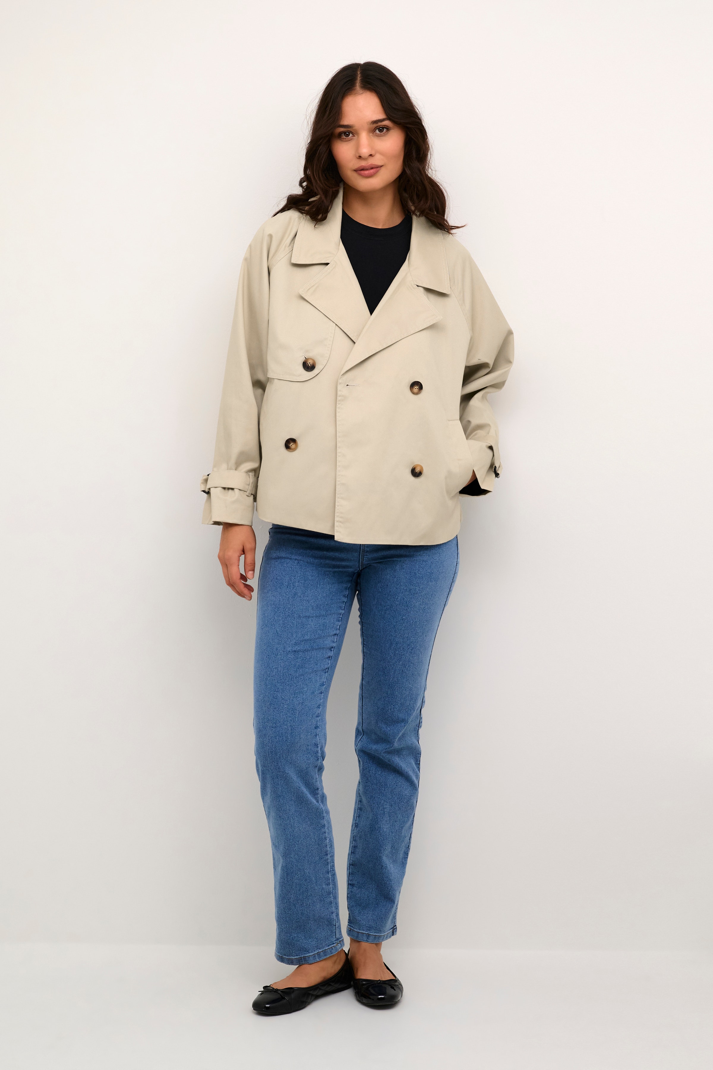 KAelise Kort Trenchcoat LOOKBOOK FRONT 10508302-151305