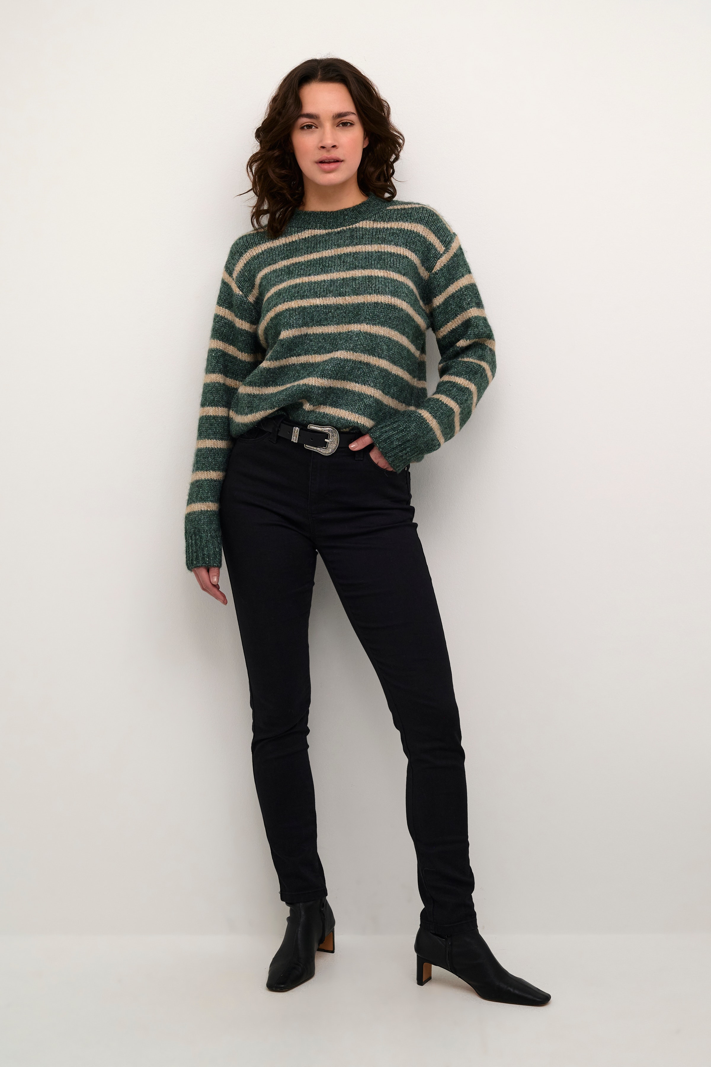 KAtrina Pullover LOOKBOOK FRONT 10509257-106662