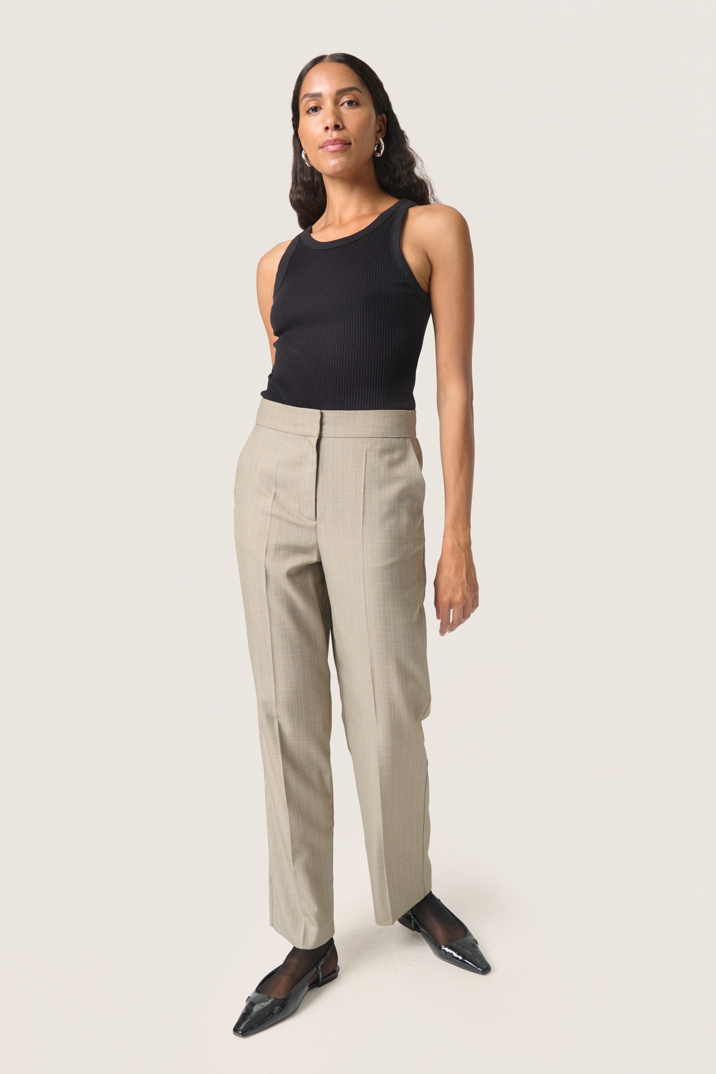 SLVivica Trousers LOOKBOOK FRONT 30407944-303371