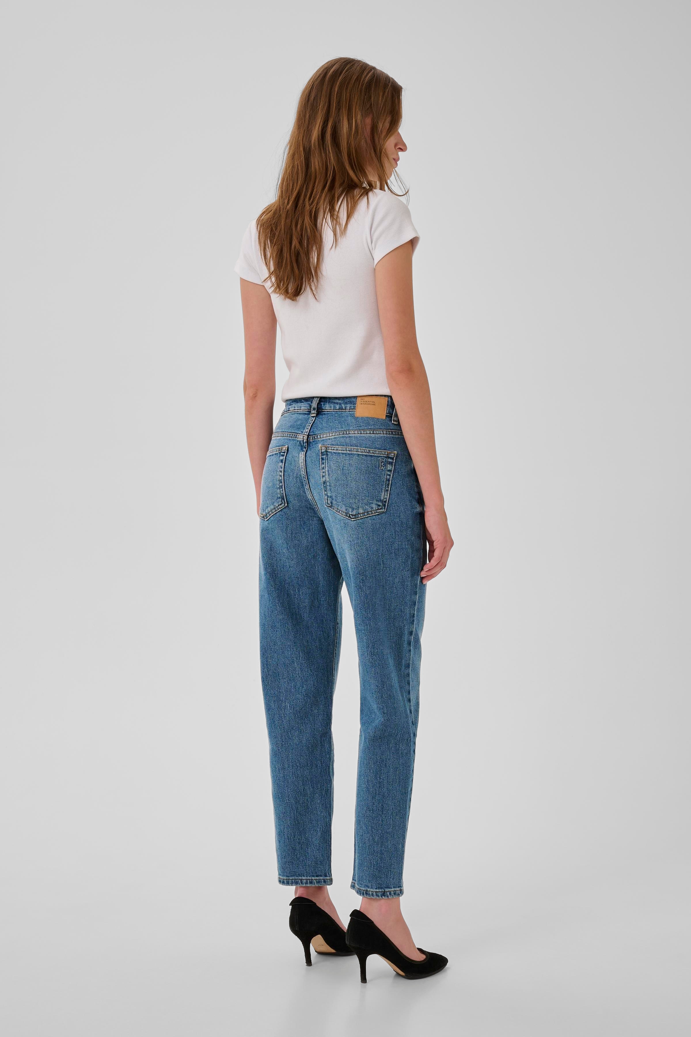 04 THE MOMMY HIGH TAPERED LOOKBOOK BACK 10704537-100054