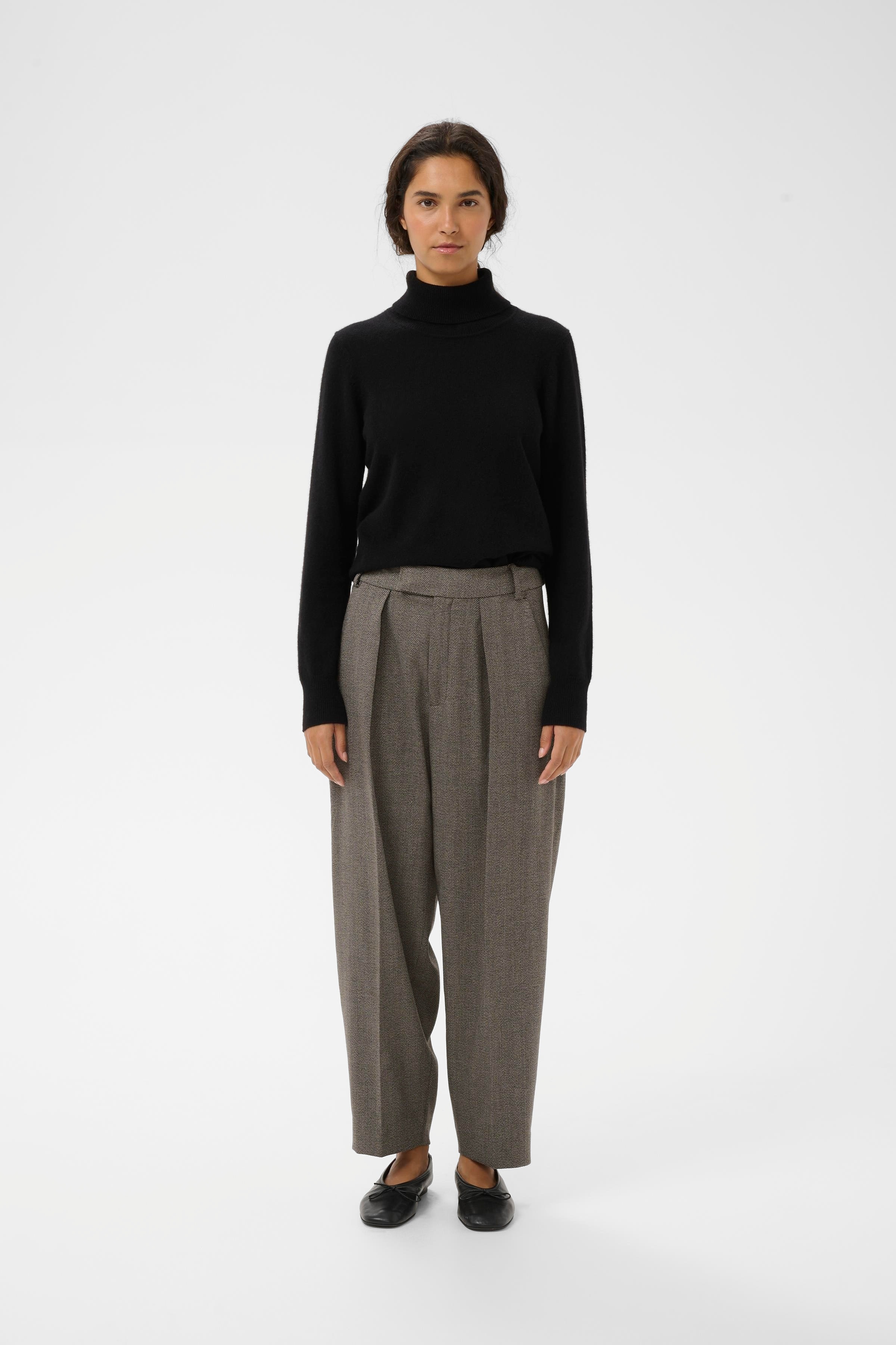 KahlaIW Pleated Bukser LOOKBOOK FRONT 30109734-191518