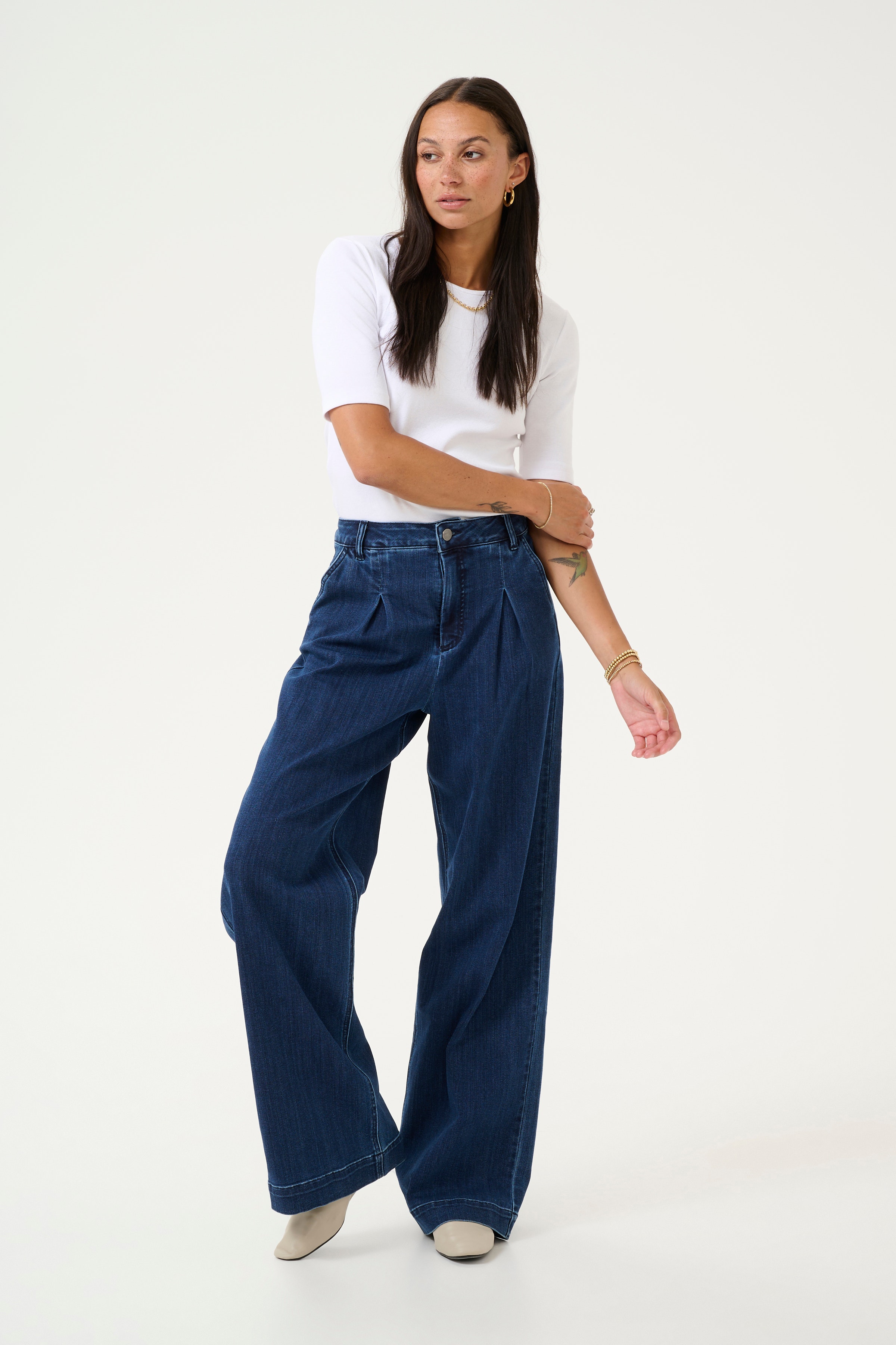 KAlea Wide Jeans LOOKBOOK FRONT 10509348-100316