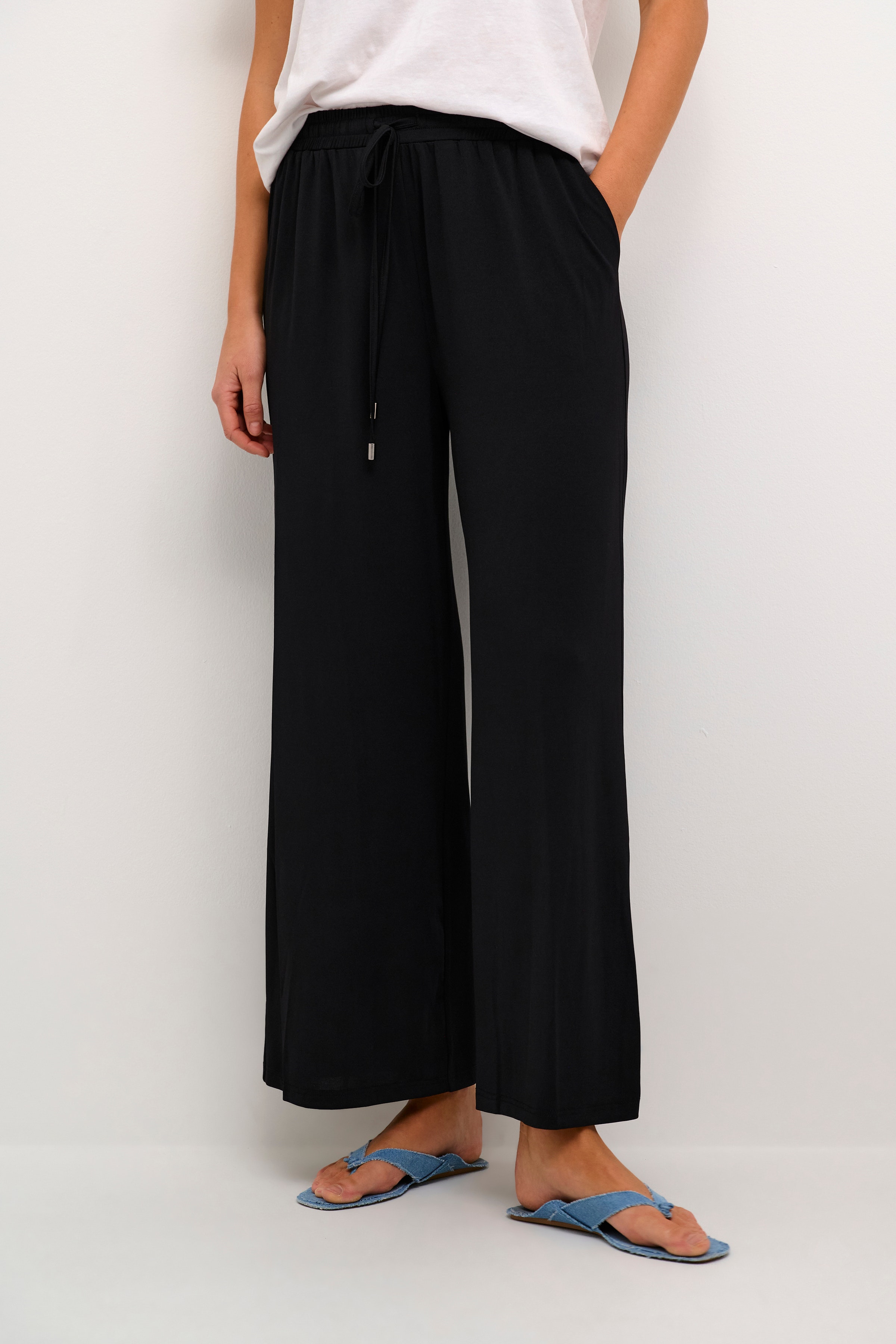 KAmallie Trousers LOOKBOOK FRONT 10508903-100121