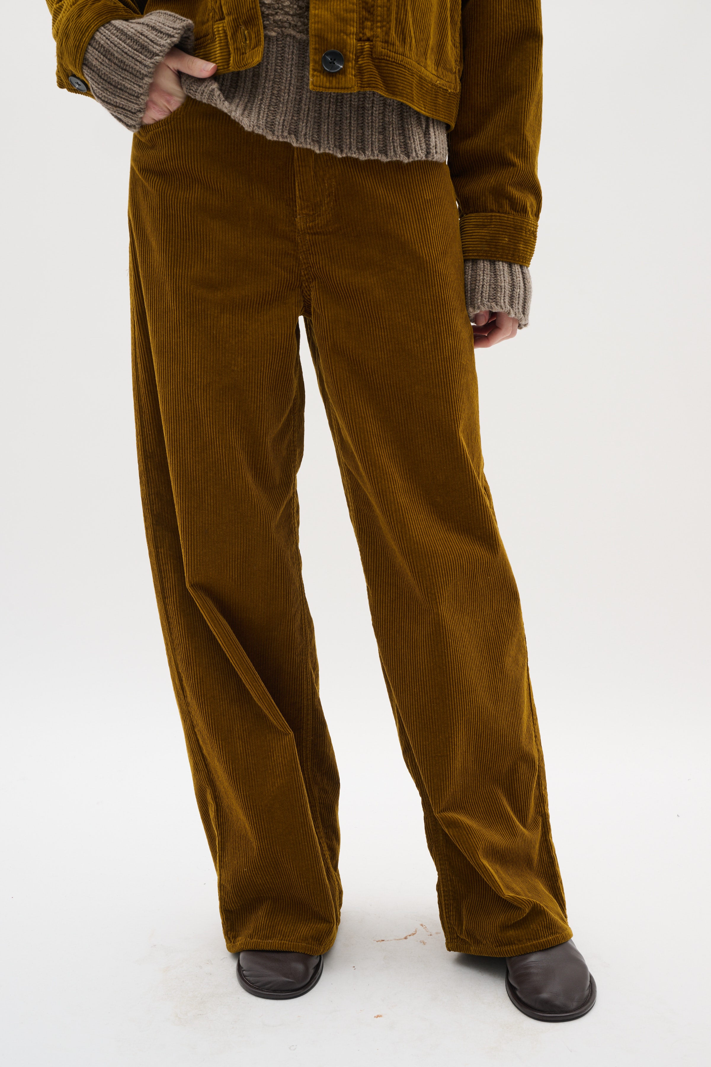 NanetteIW Wide Byxor LOOKBOOK FRONT 30110978-180840