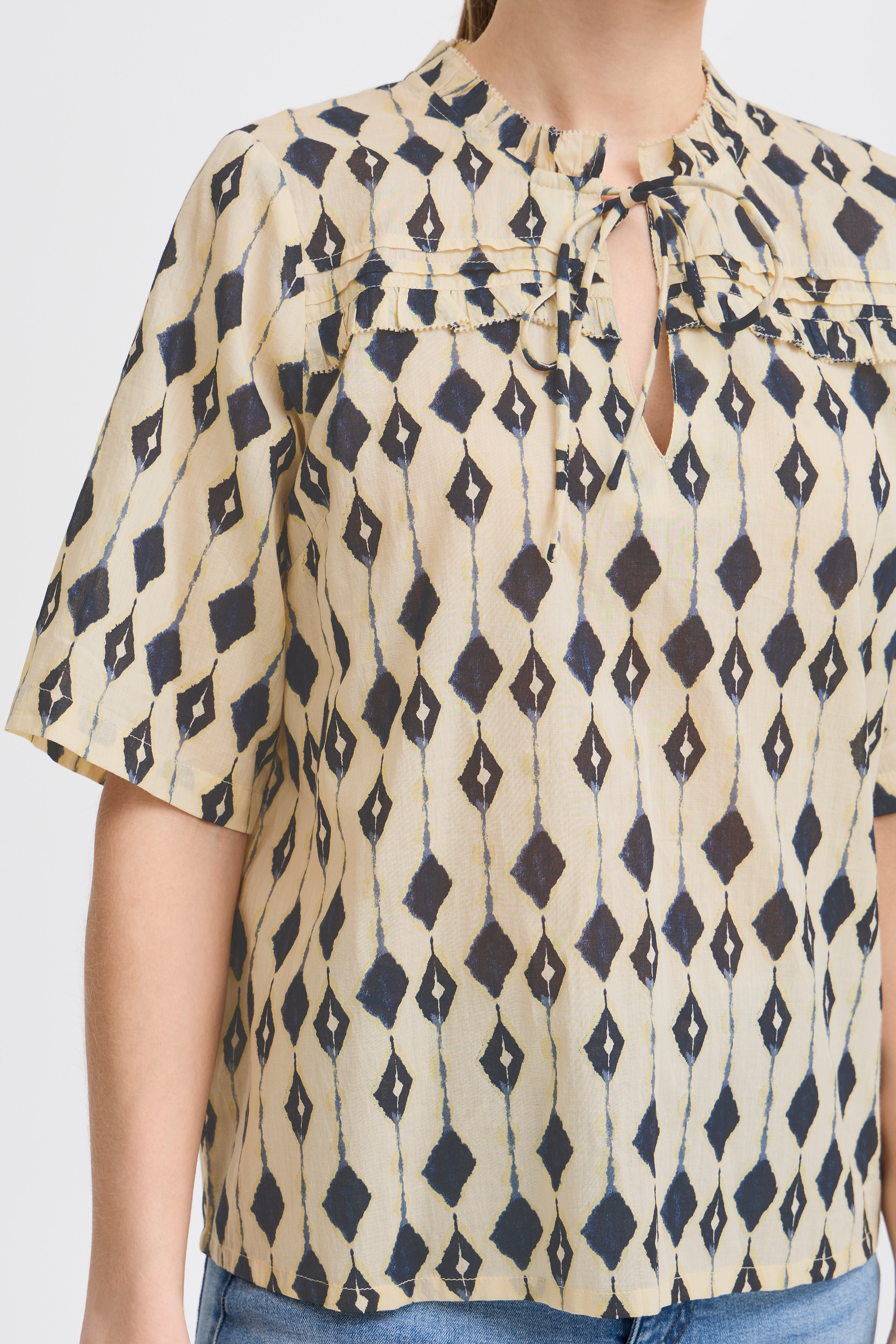 Kortermet bluse LOOKBOOK DETAIL 20122885-204419