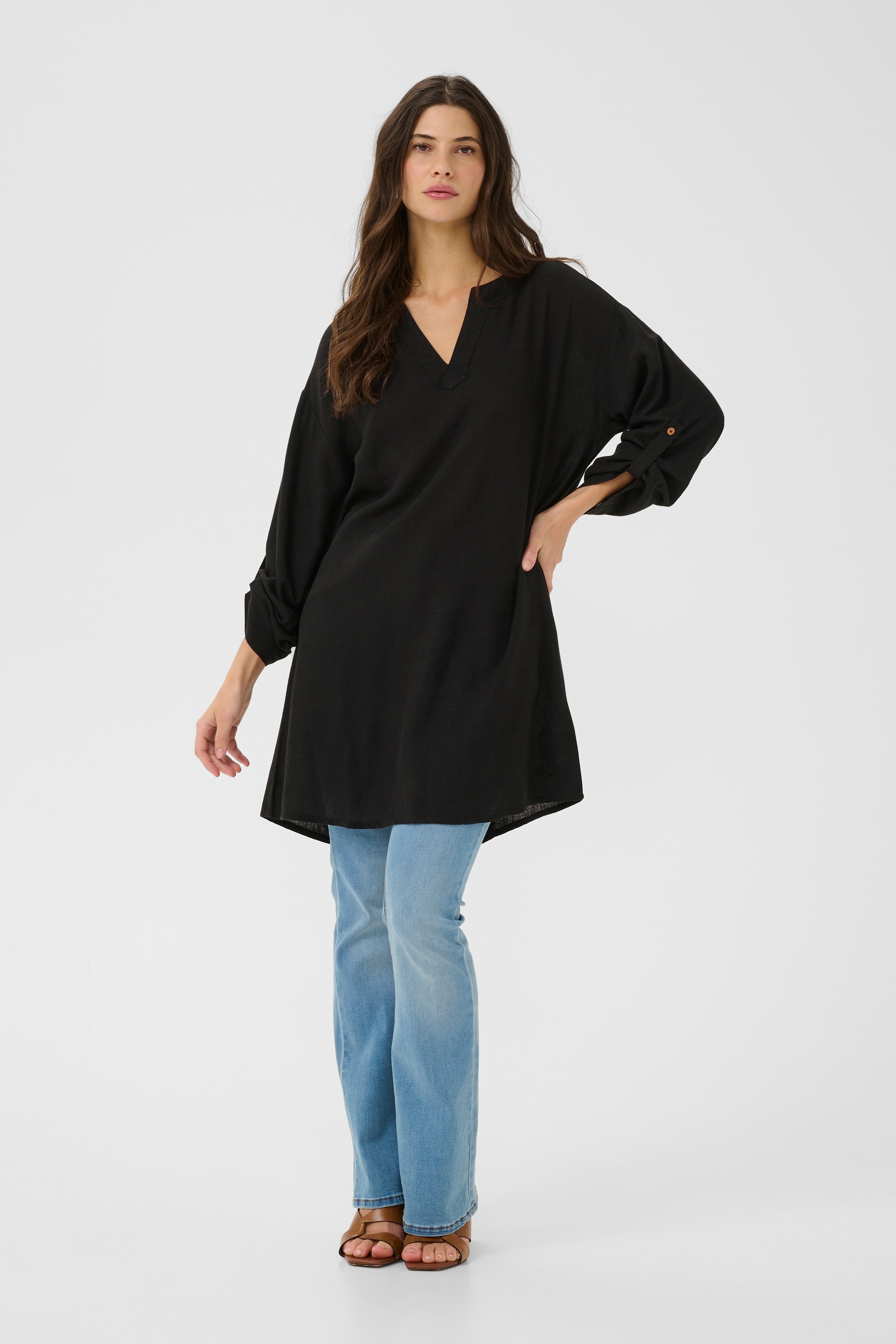 CRVenta Linen Tunic LOOKBOOK FRONT 10608073-100120