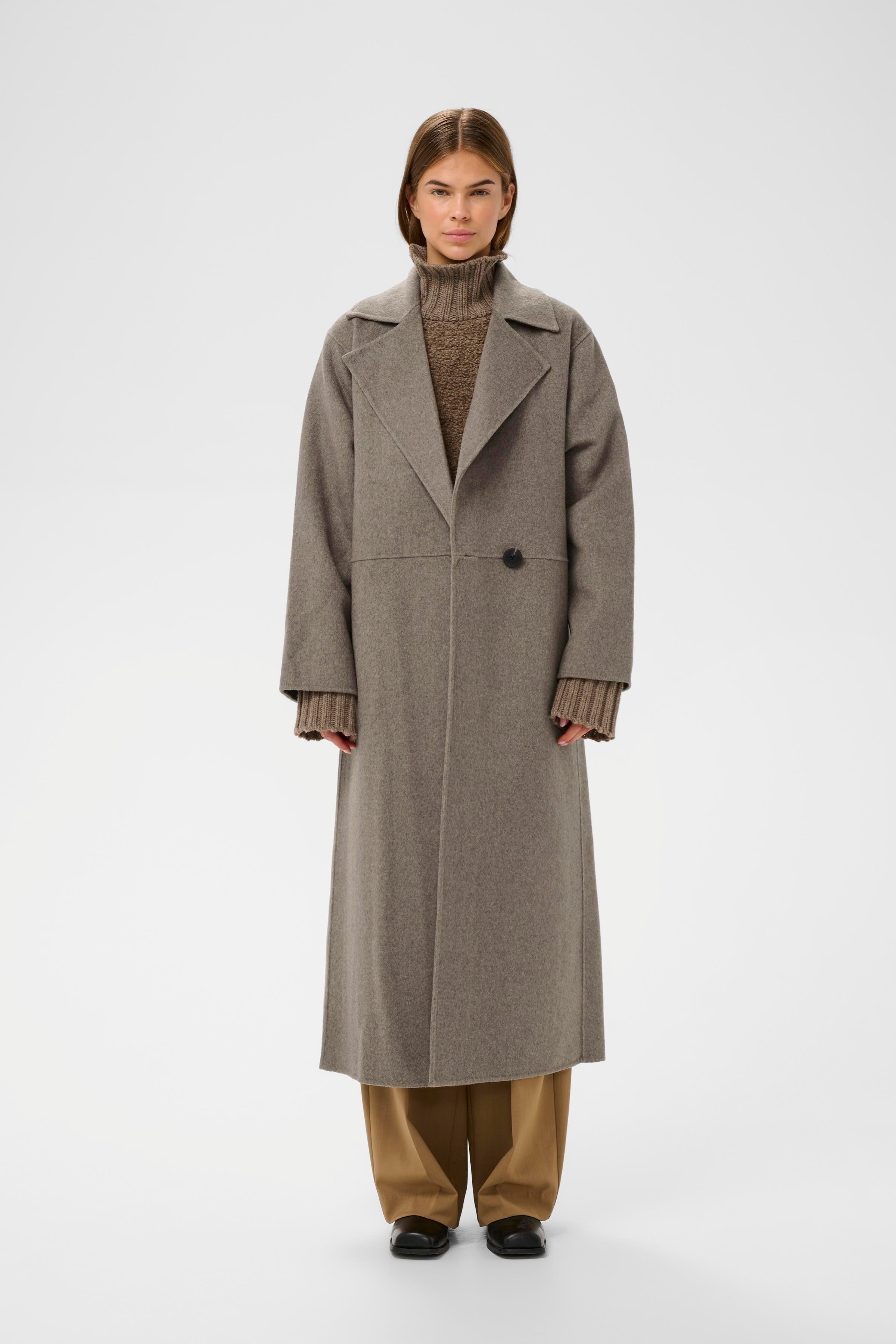 YillaIW Mantel LOOKBOOK FRONT 30110608-1813041